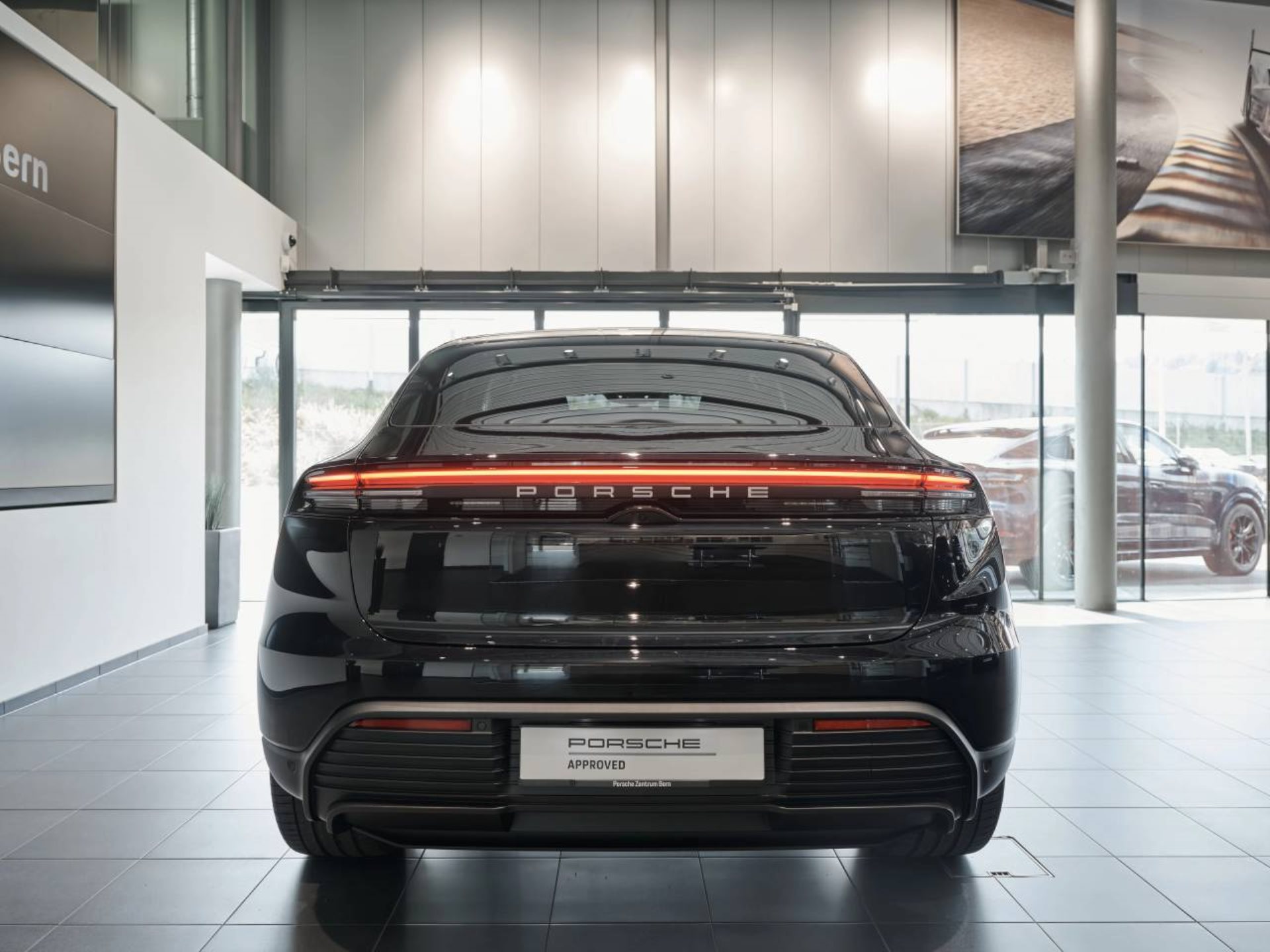 PORSCHE Macan 4-image-5