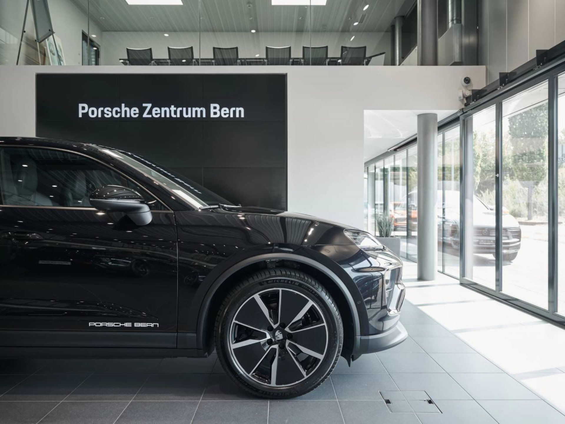 PORSCHE Macan 4-image-10