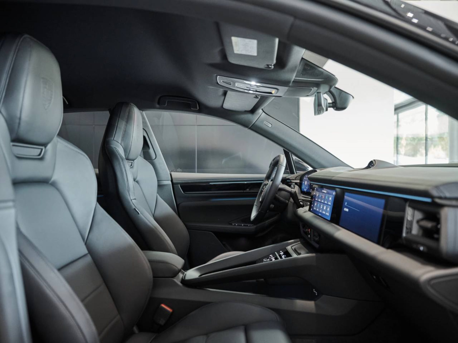 PORSCHE Macan 4-image-18