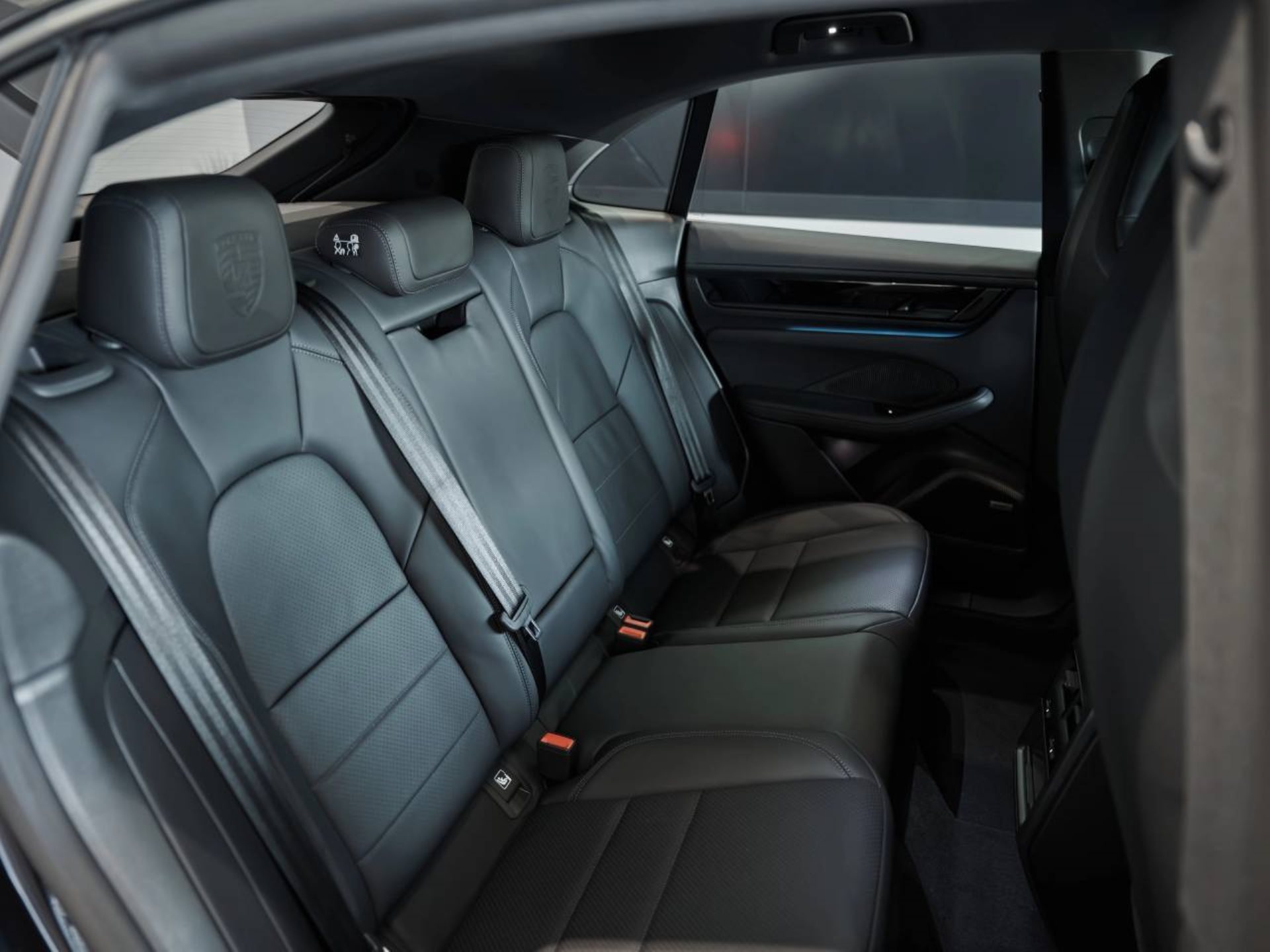 PORSCHE Macan 4-image-19
