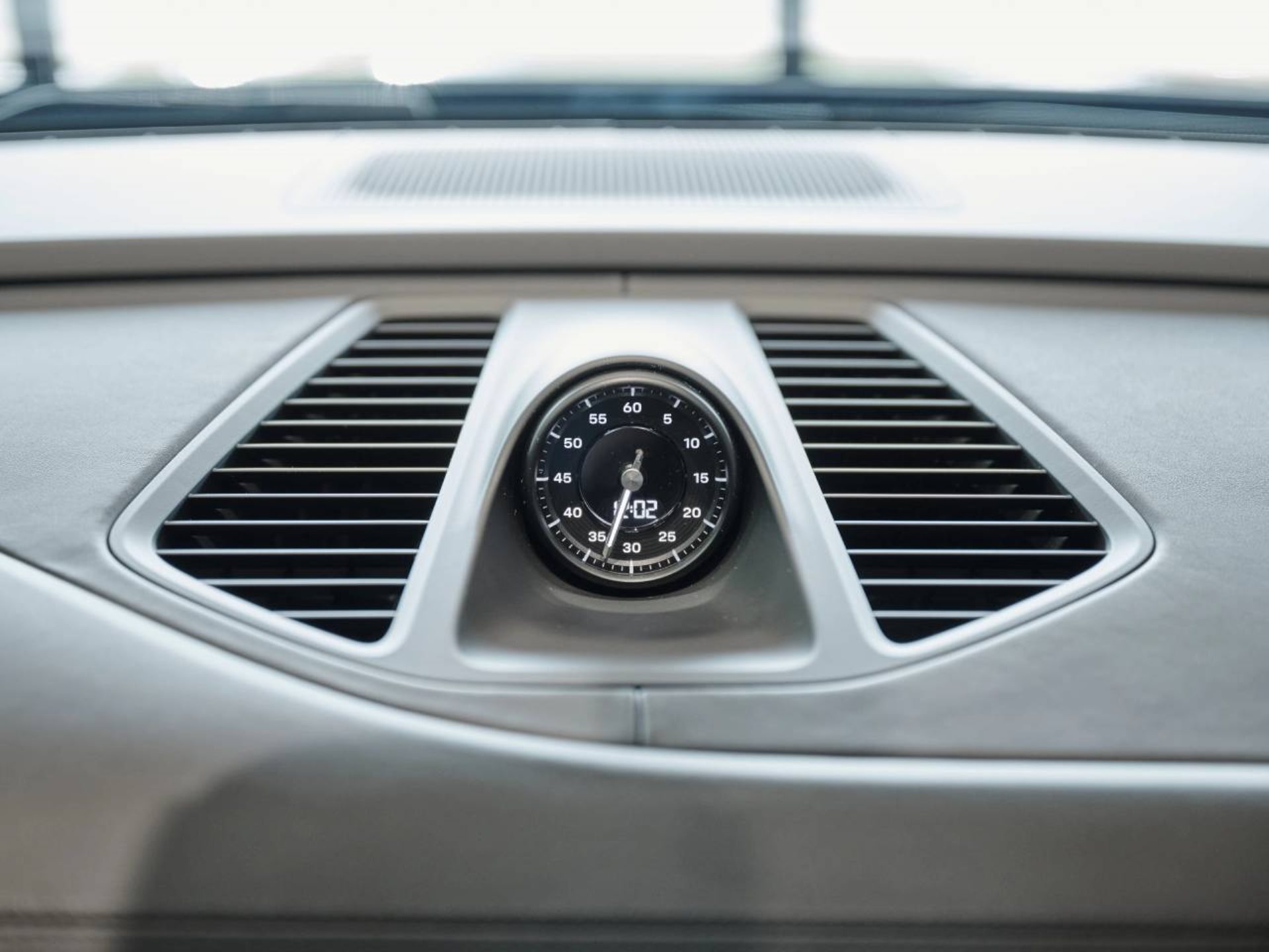 PORSCHE Macan 4-image-29