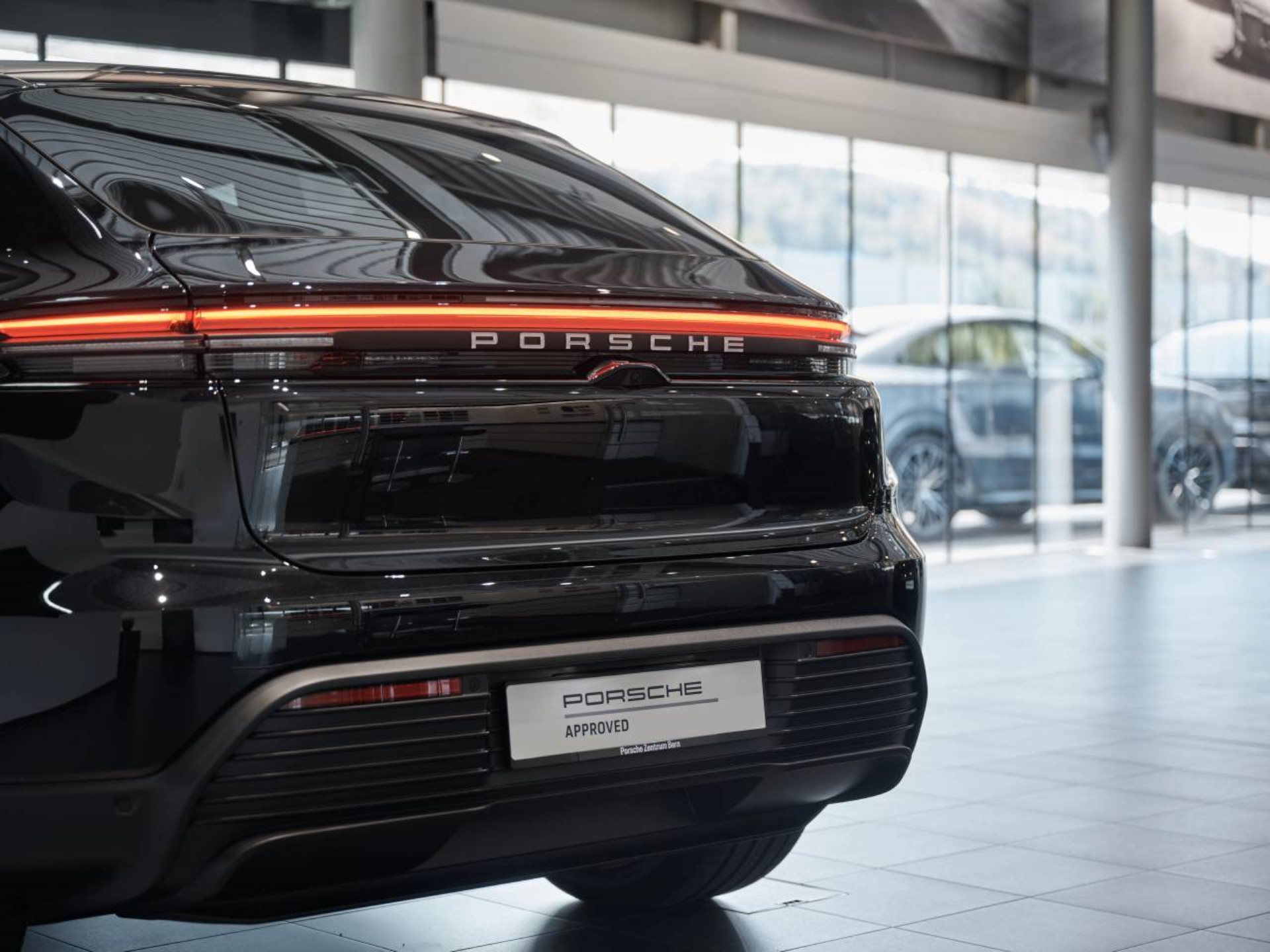 PORSCHE Macan 4-image-27