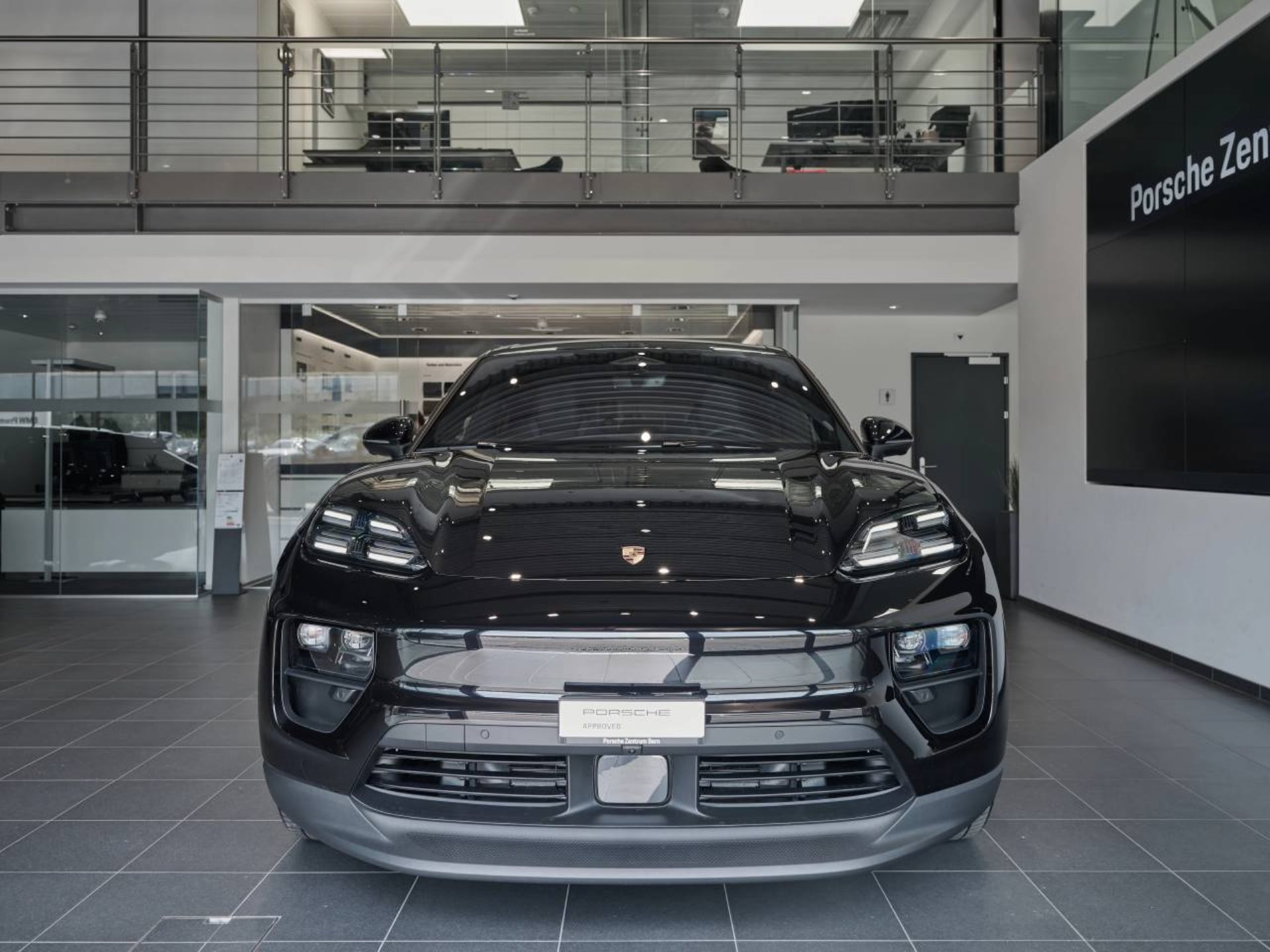 PORSCHE Macan 4-image-8