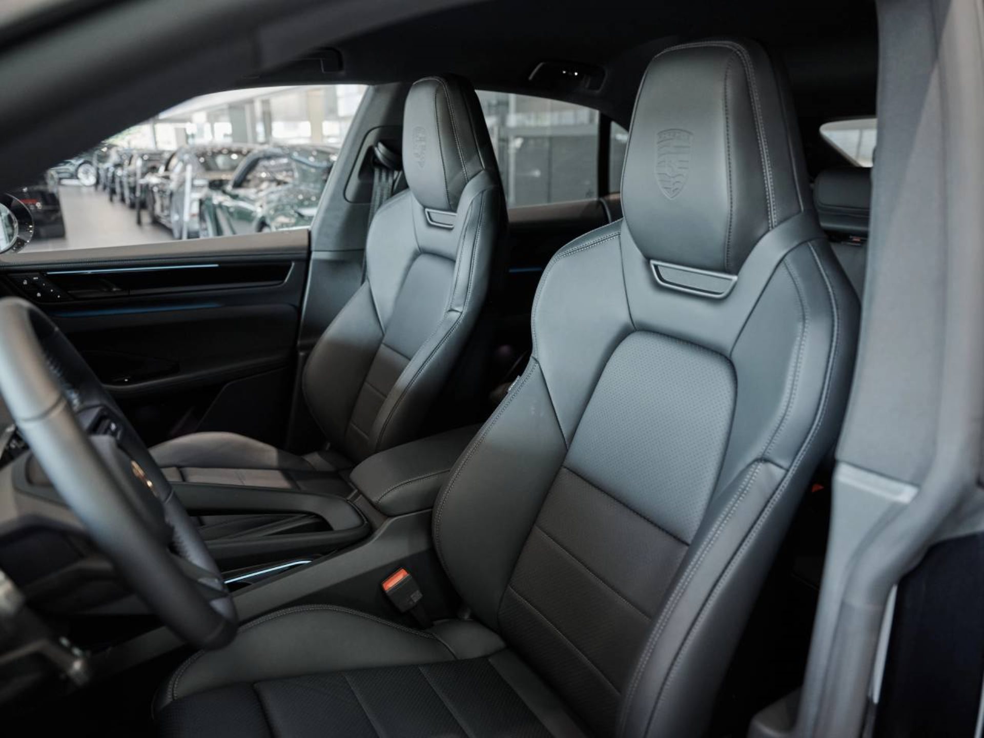 PORSCHE Macan 4-image-4
