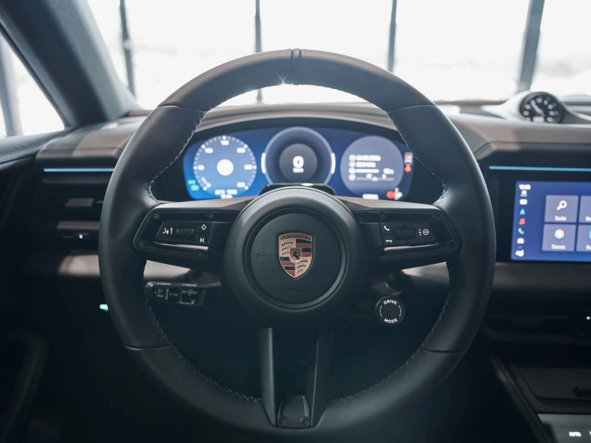 PORSCHE Macan 4-image-13