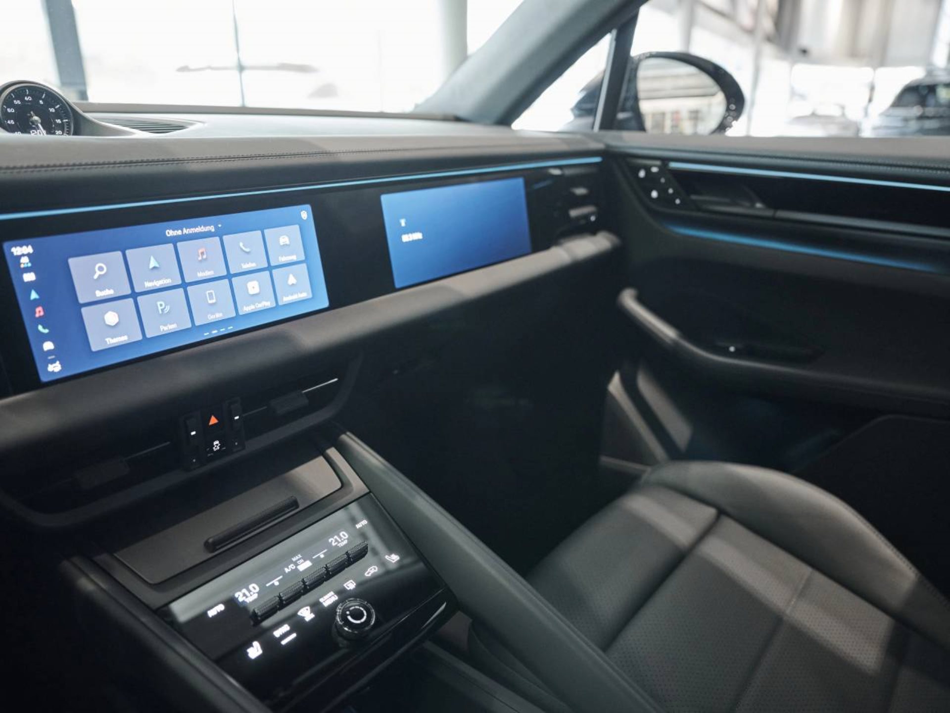 PORSCHE Macan 4-image-17
