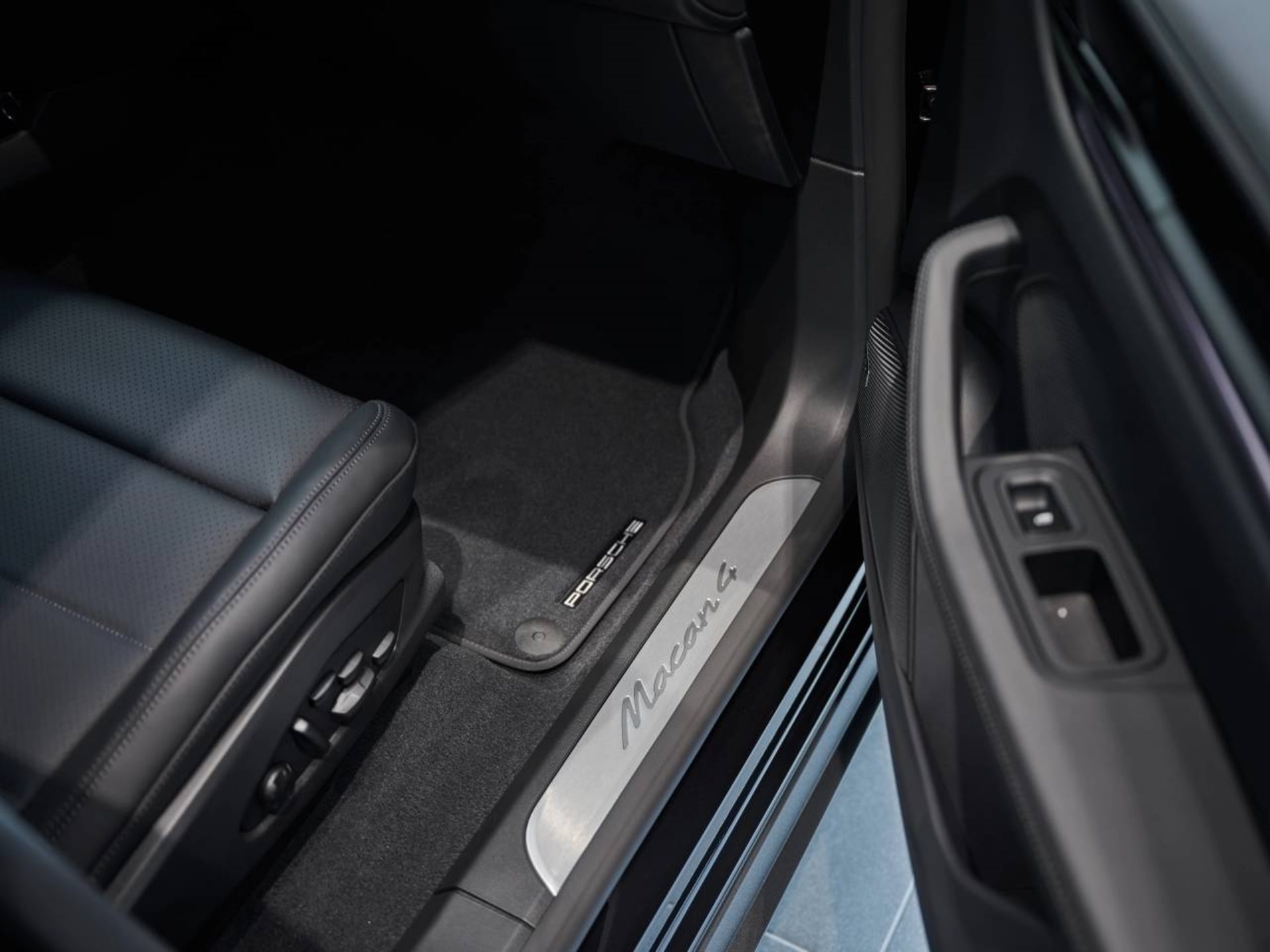 PORSCHE Macan 4-image-23