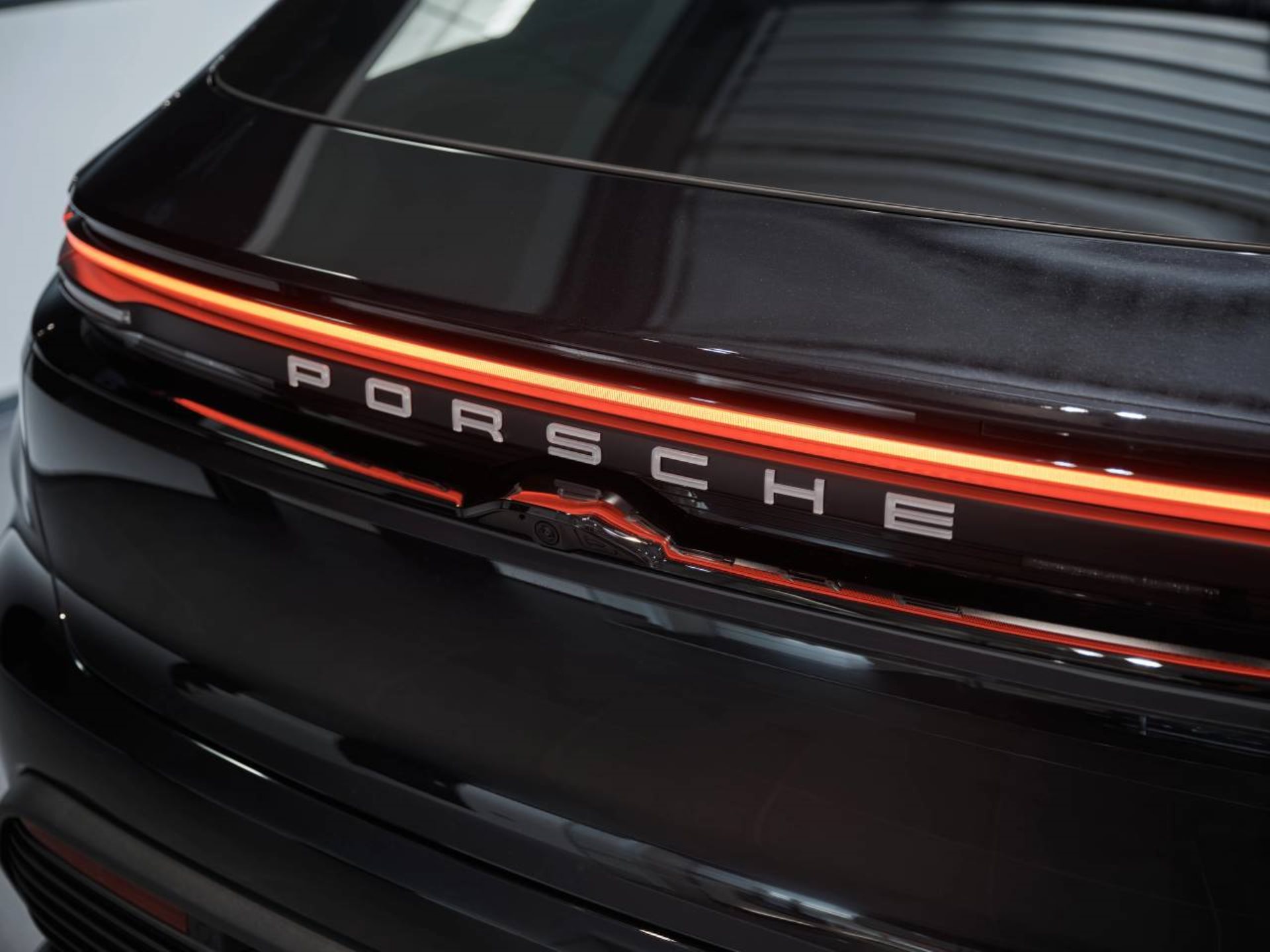 PORSCHE Macan 4-image-28