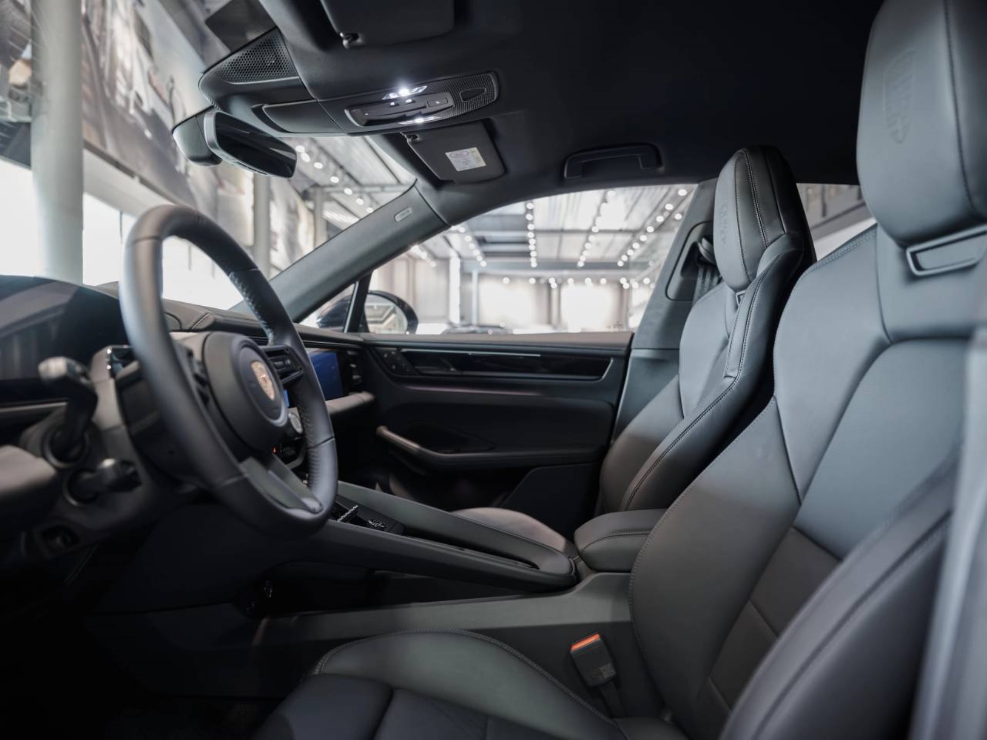 PORSCHE Macan 4-image-3