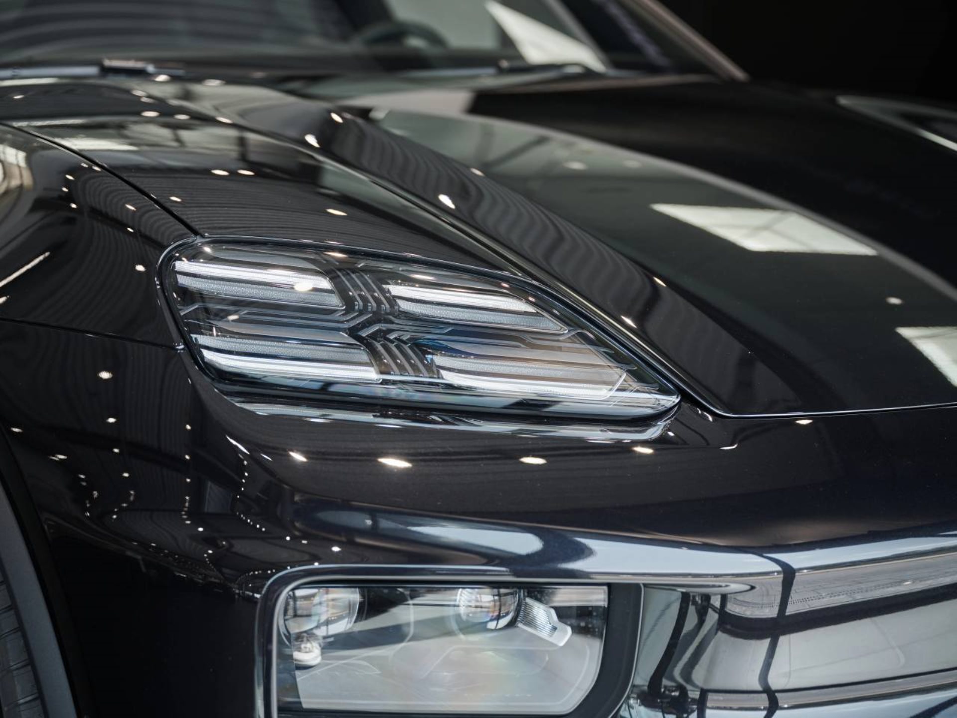 PORSCHE Macan 4-image-24