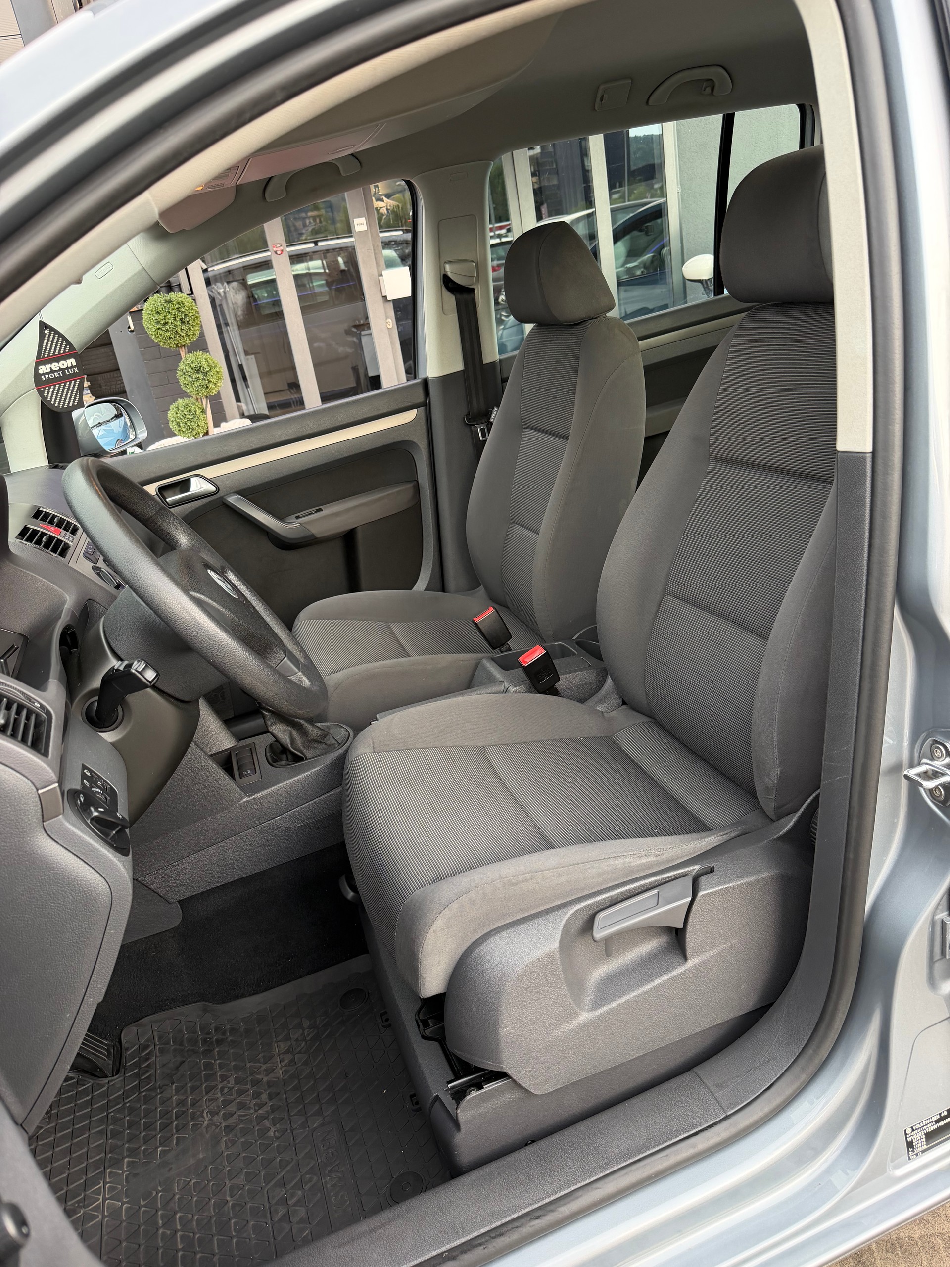 VW Touran 1.9 TDI BlueMotion Highline 7Plätzer-image-11
