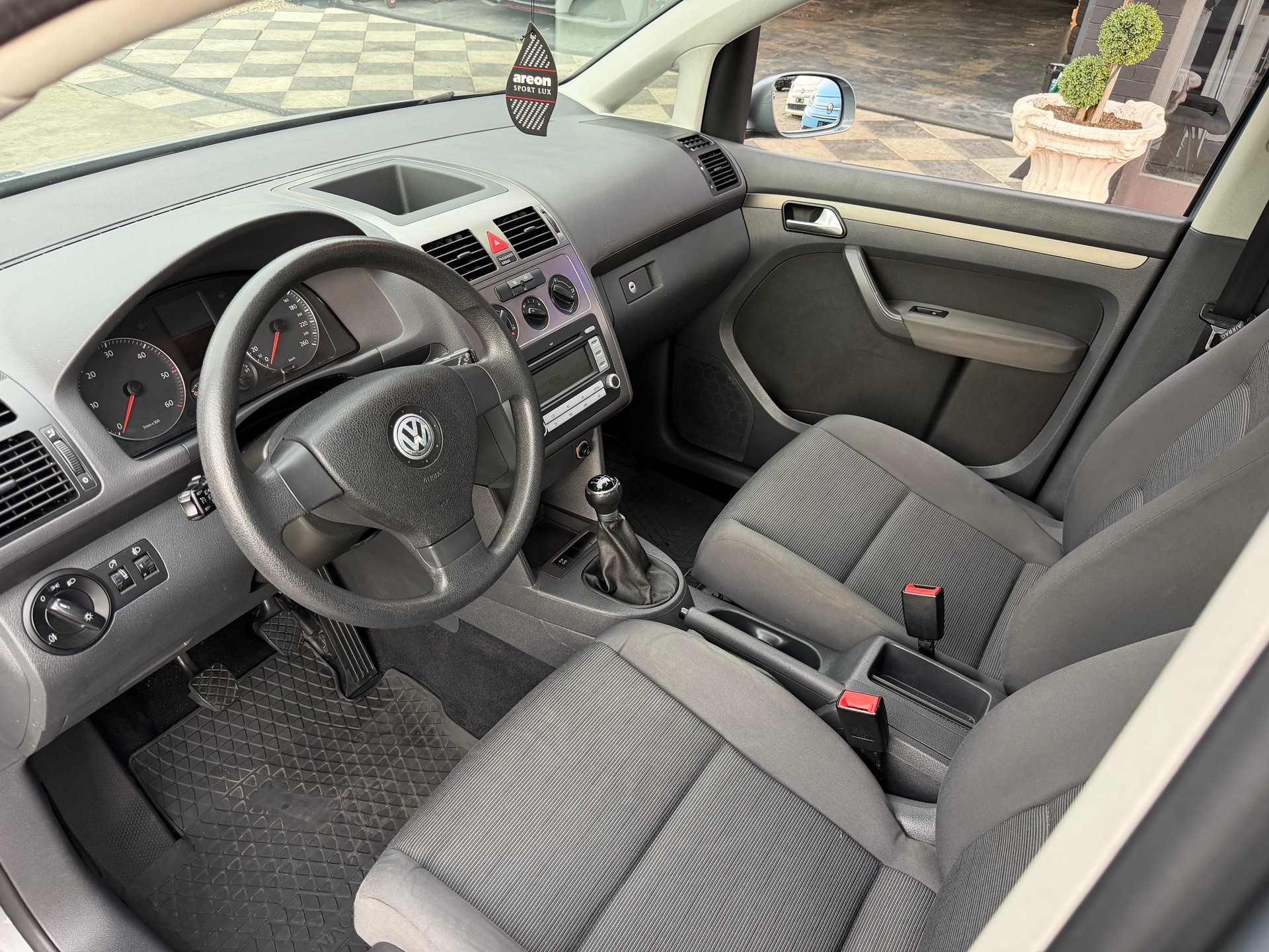 VW Touran 1.9 TDI BlueMotion Highline 7Plätzer-image-10