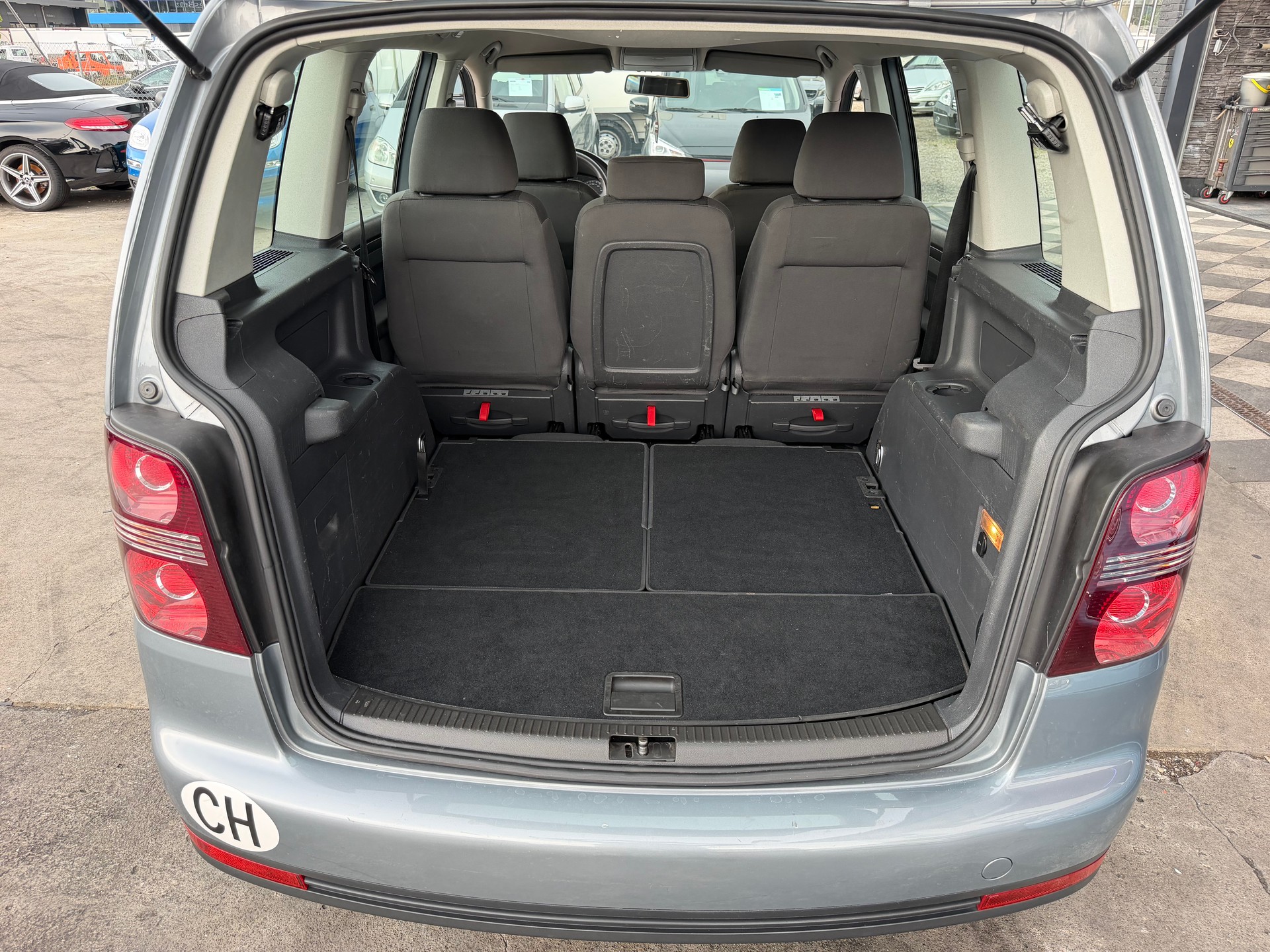 VW Touran 1.9 TDI BlueMotion Highline 7Plätzer-image-18