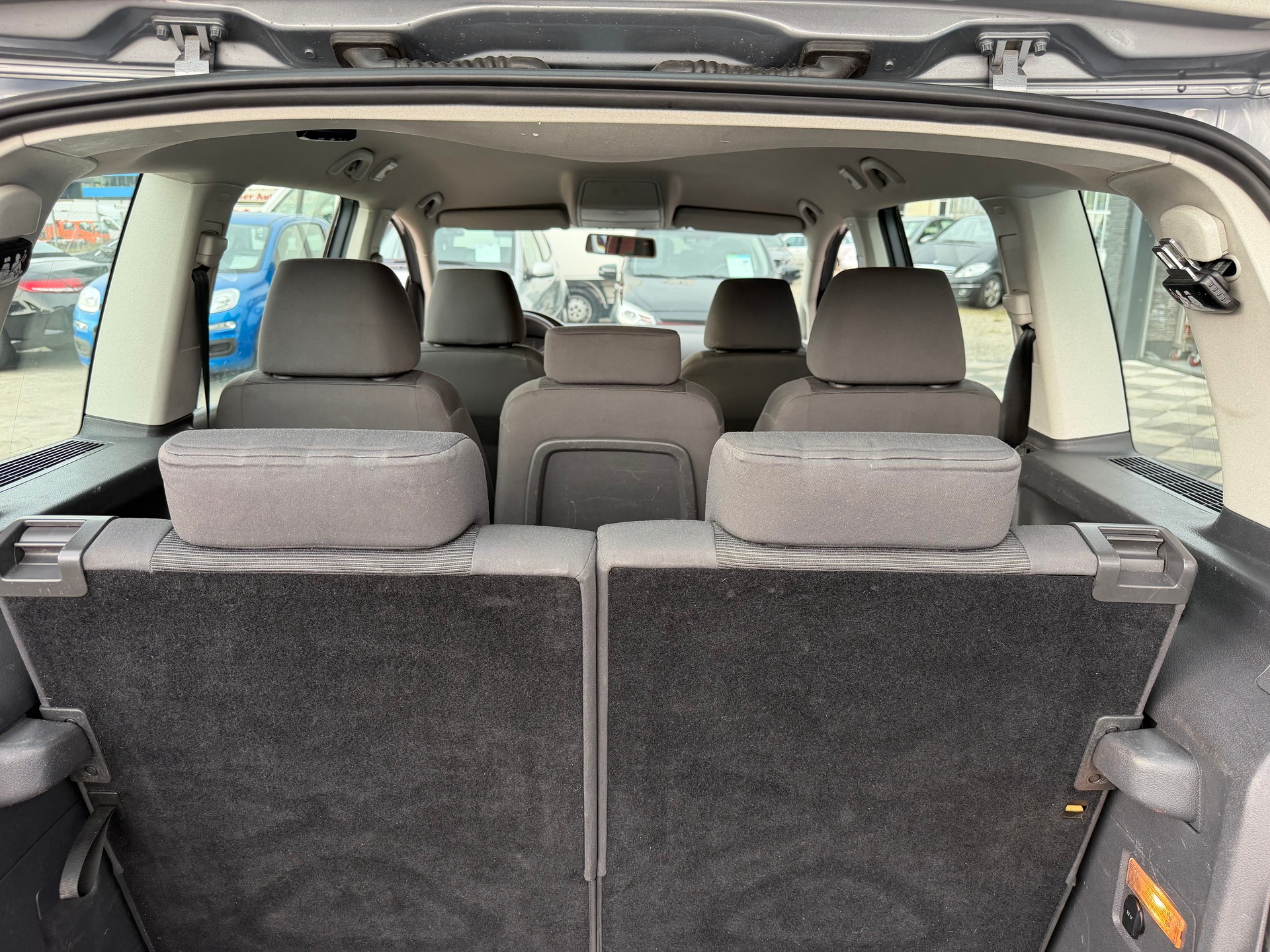 VW Touran 1.9 TDI BlueMotion Highline 7Plätzer-image-15