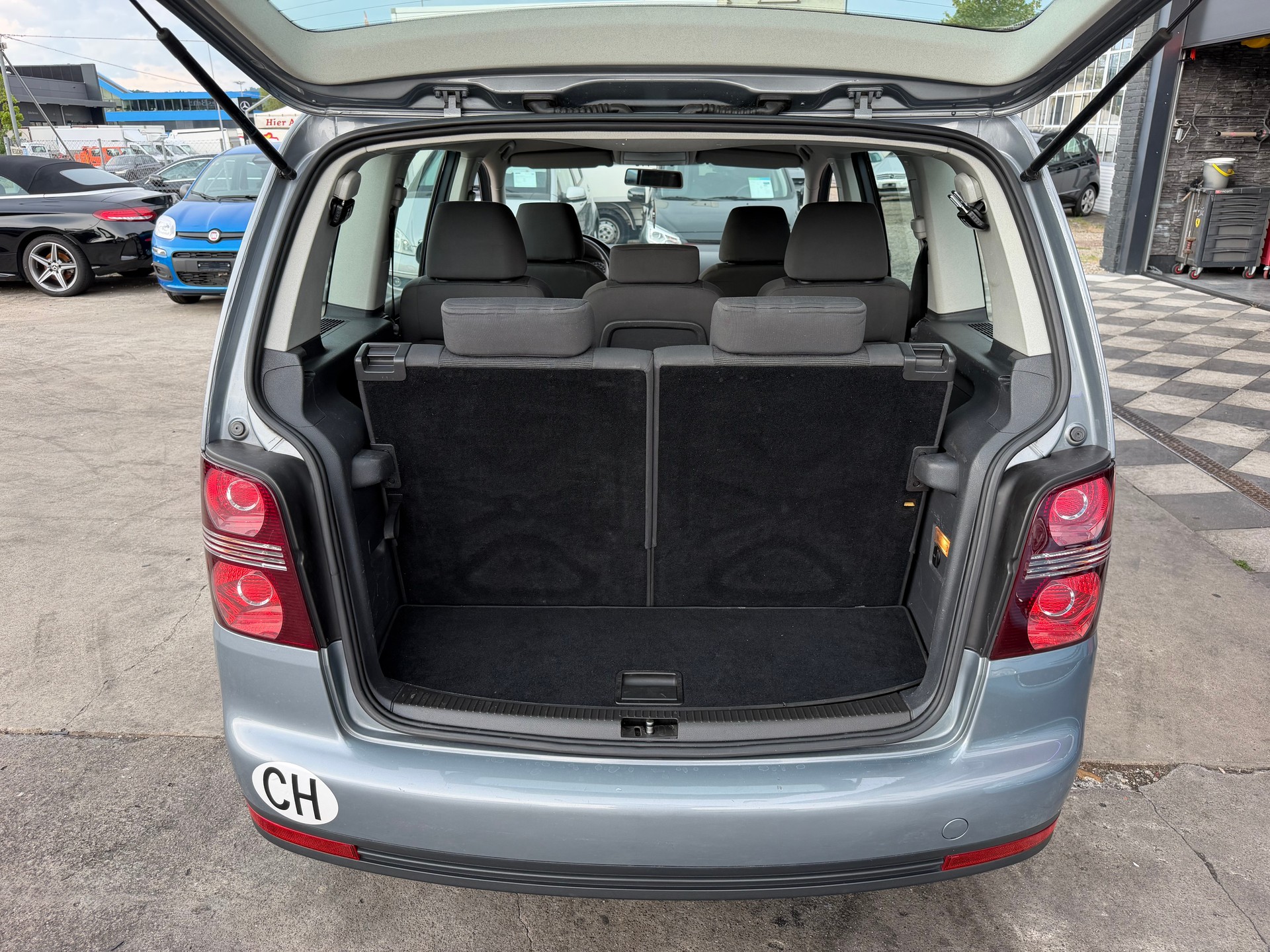 VW Touran 1.9 TDI BlueMotion Highline 7Plätzer-image-16