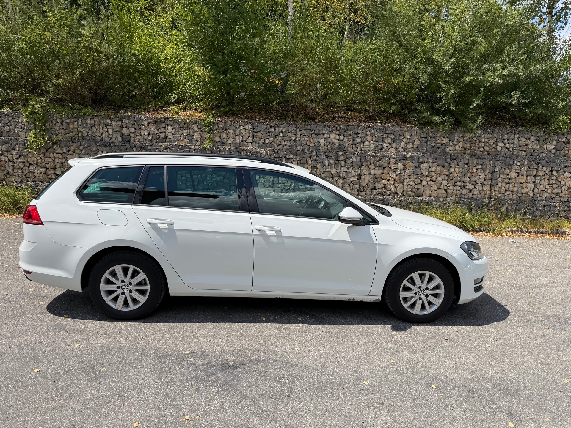 VW Golf Variant 1.6 TDI Trendline 4Motion-image-3