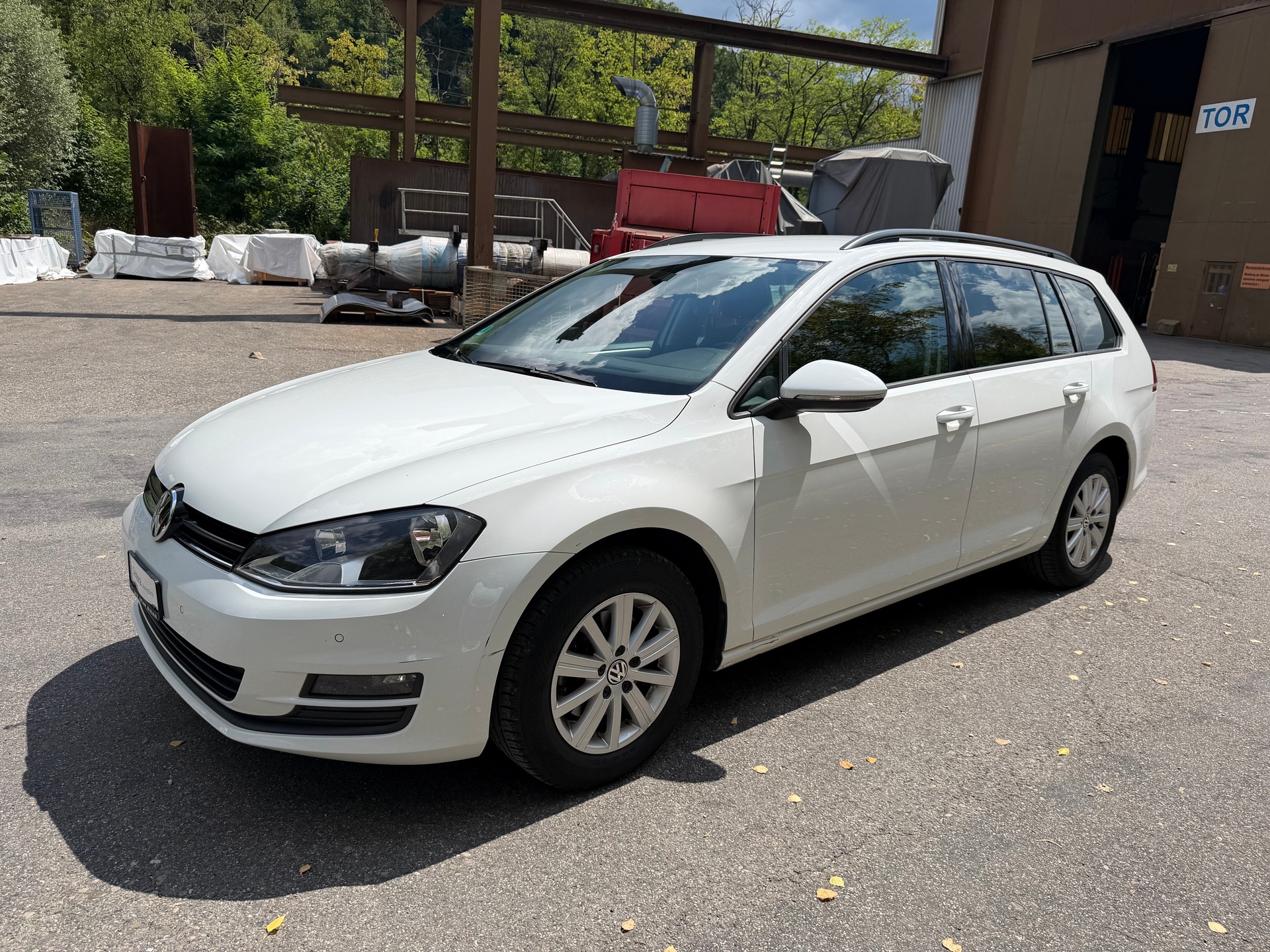 VW Golf Variant 1.6 TDI Trendline 4Motion-image-2