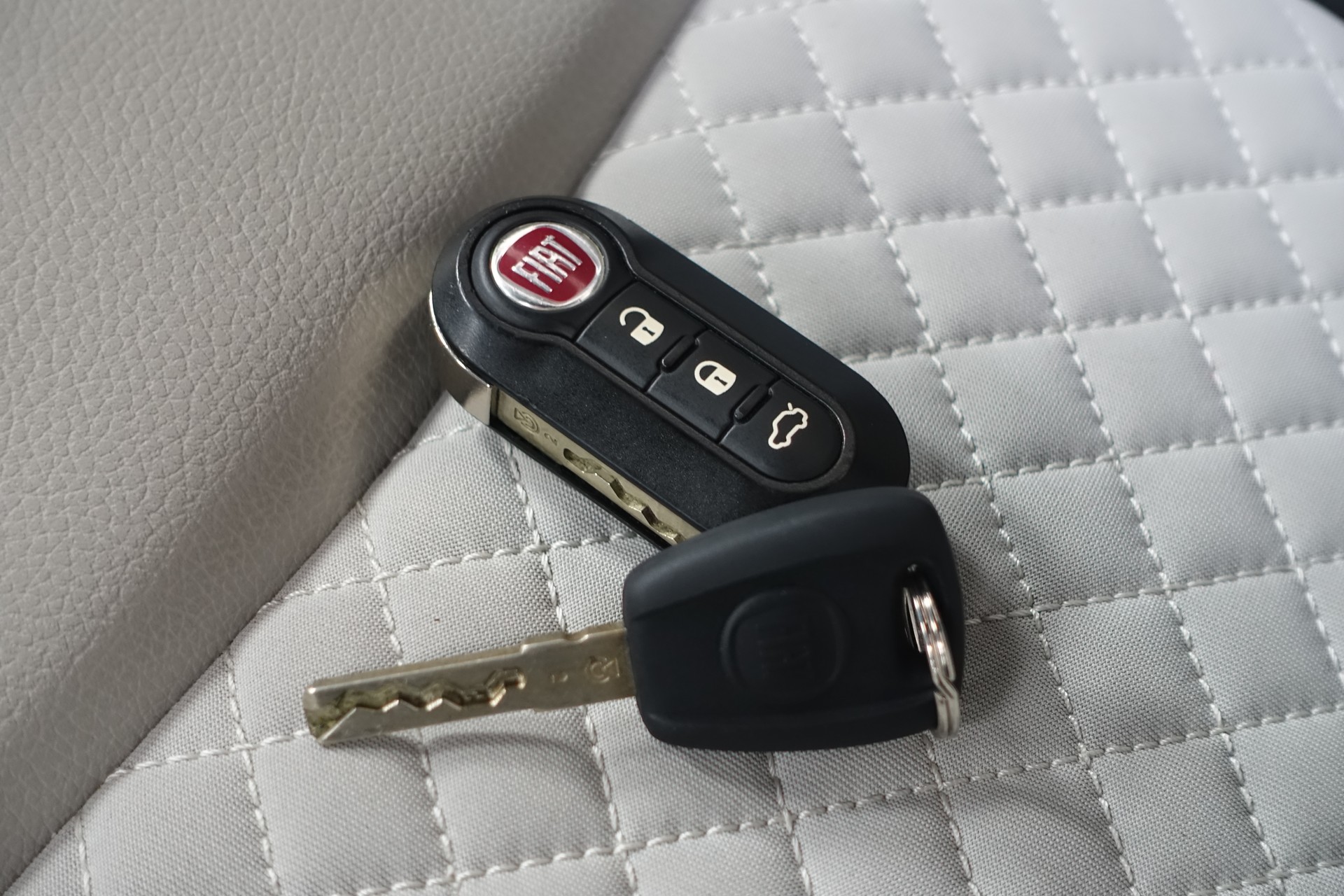 FIAT 500 1.0 Hybrid Dolcevita-image-29