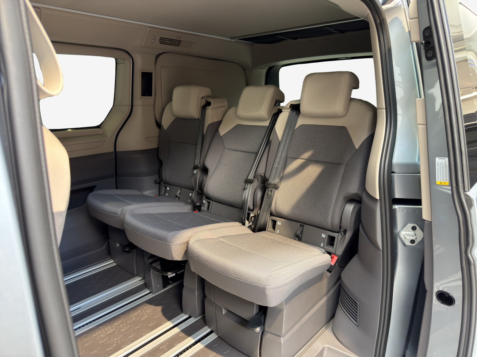 VW California 2.0 TDI Beach Tour-image-11