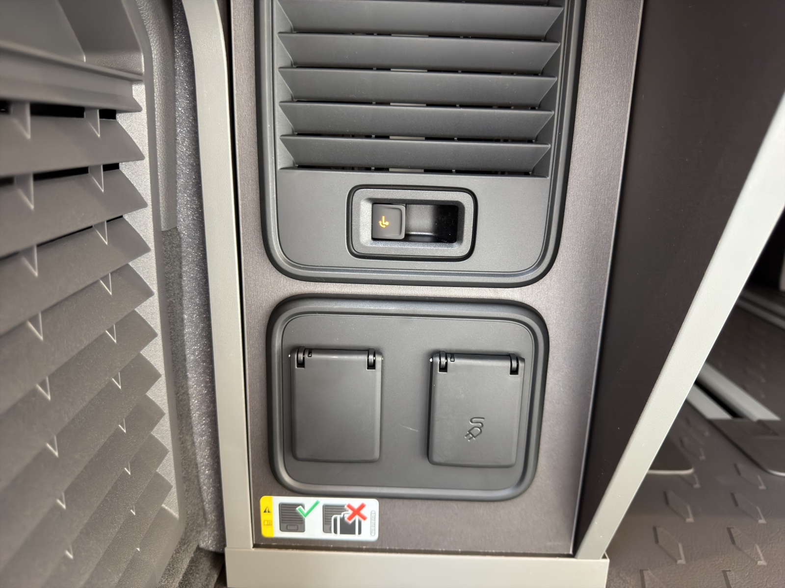 VW California 2.0 TDI Beach Tour-image-13