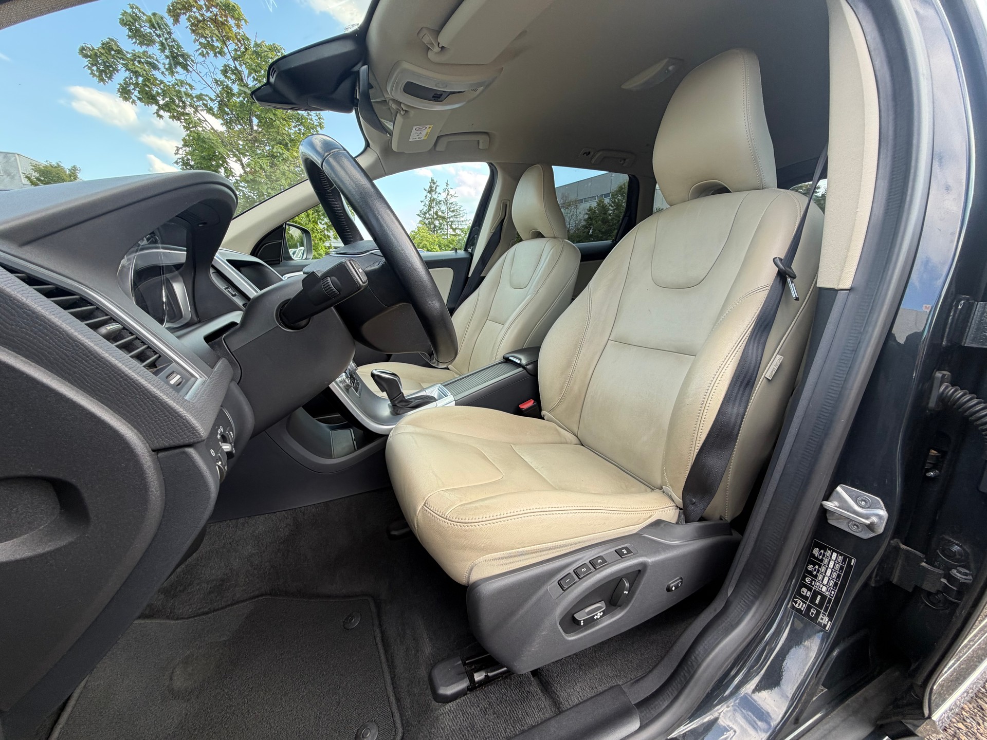 VOLVO XC60 T5 AWD Summum Geartronic **MFK 08.07.2026**-image-8