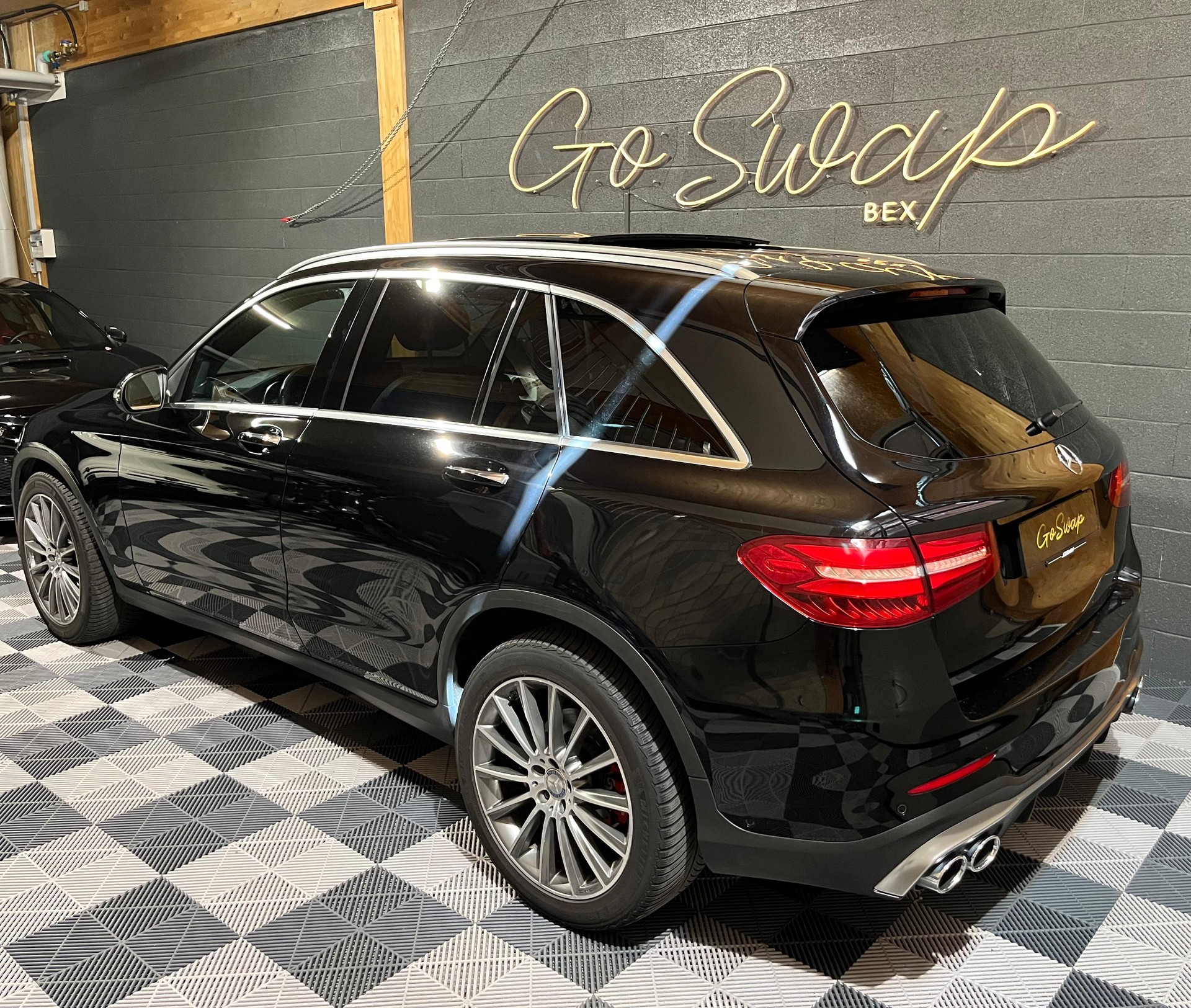 MERCEDES-BENZ GLC 250 AMG Line 4Matic 9G-Tronic-image-9