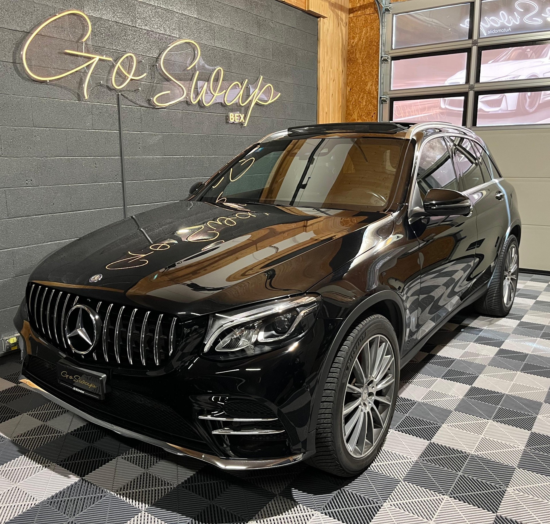 MERCEDES-BENZ GLC 250 AMG Line 4Matic 9G-Tronic-image-6