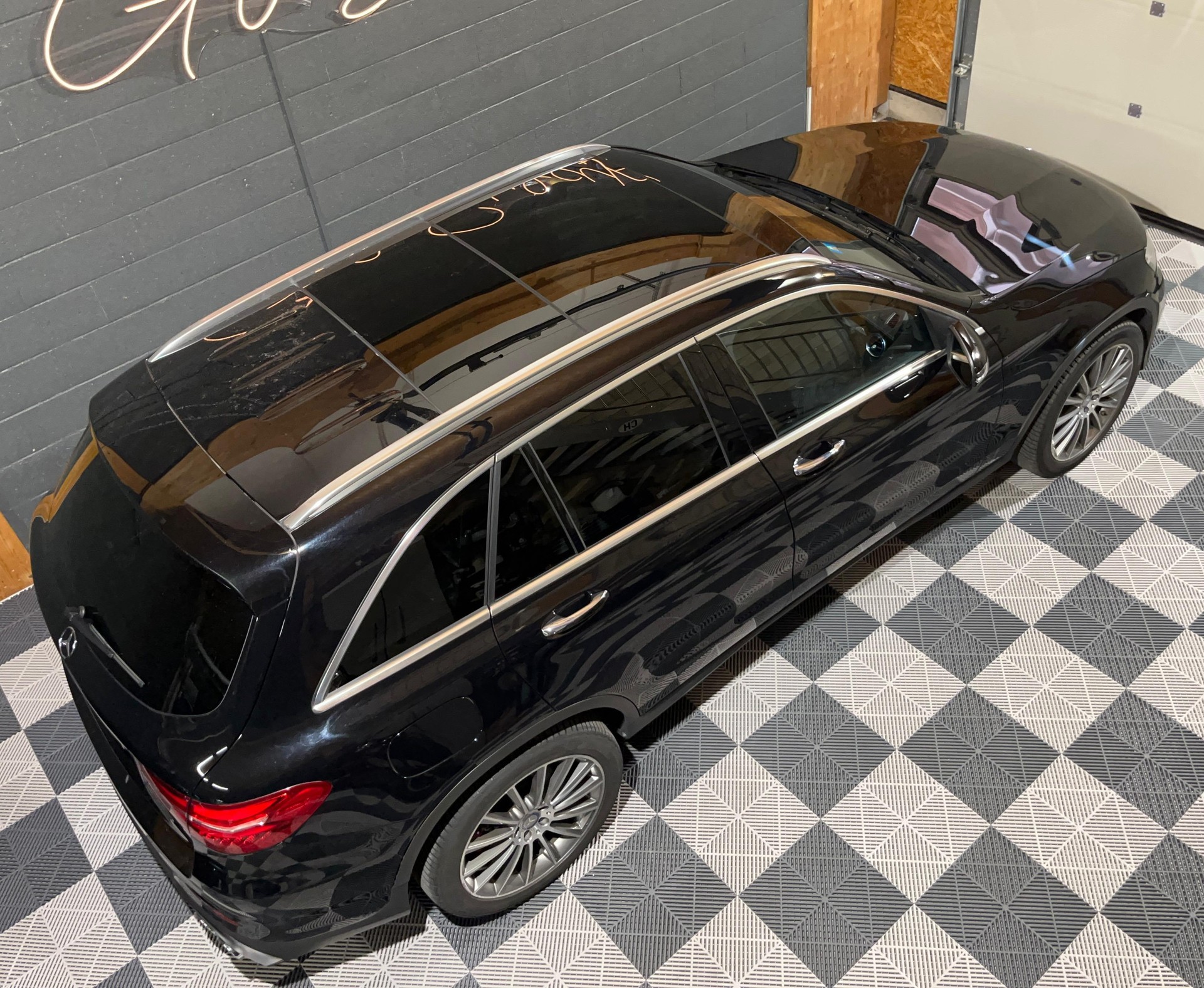 MERCEDES-BENZ GLC 250 AMG Line 4Matic 9G-Tronic-image-2