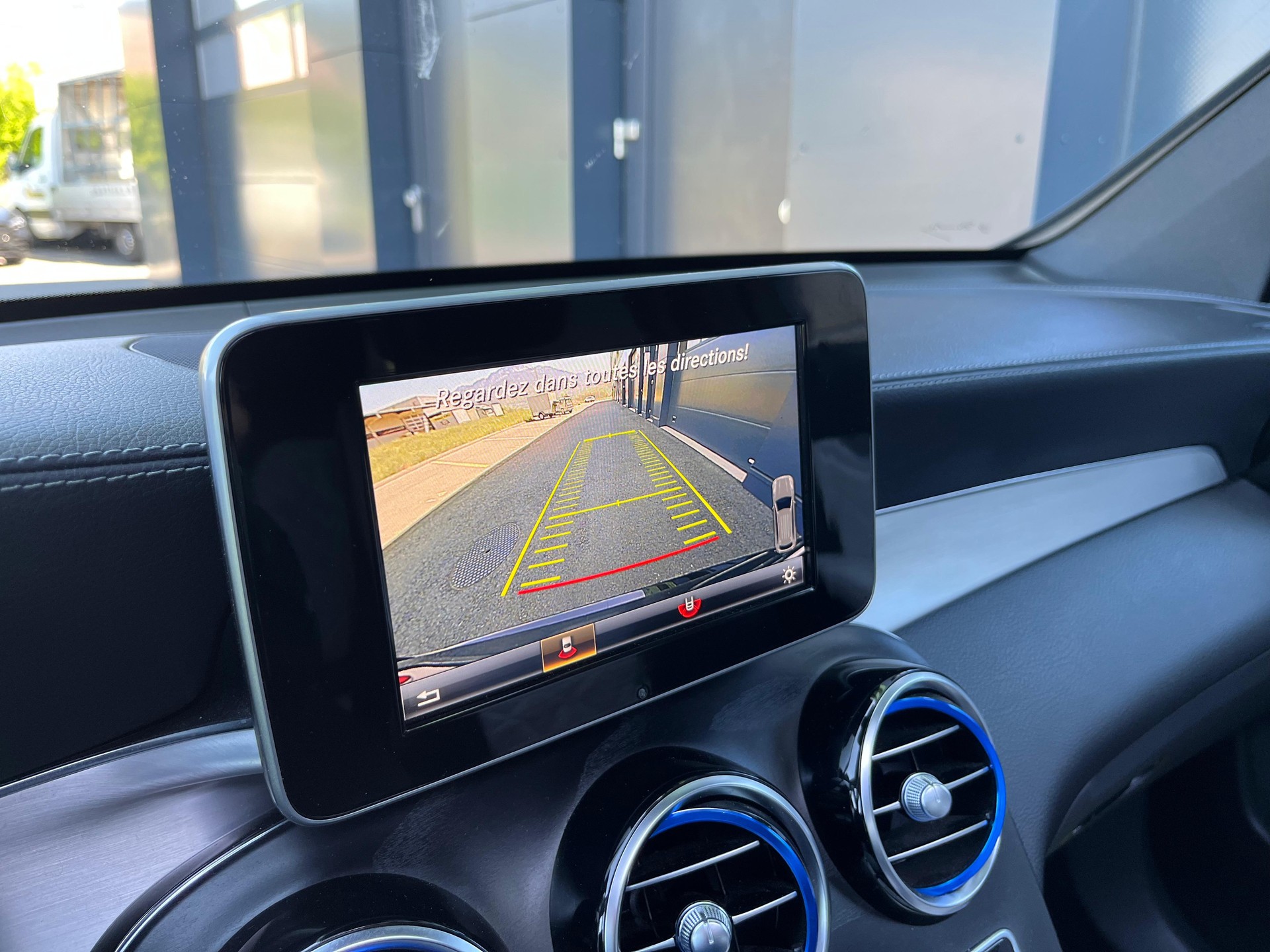 MERCEDES-BENZ GLC 250 AMG Line 4Matic 9G-Tronic-image-20