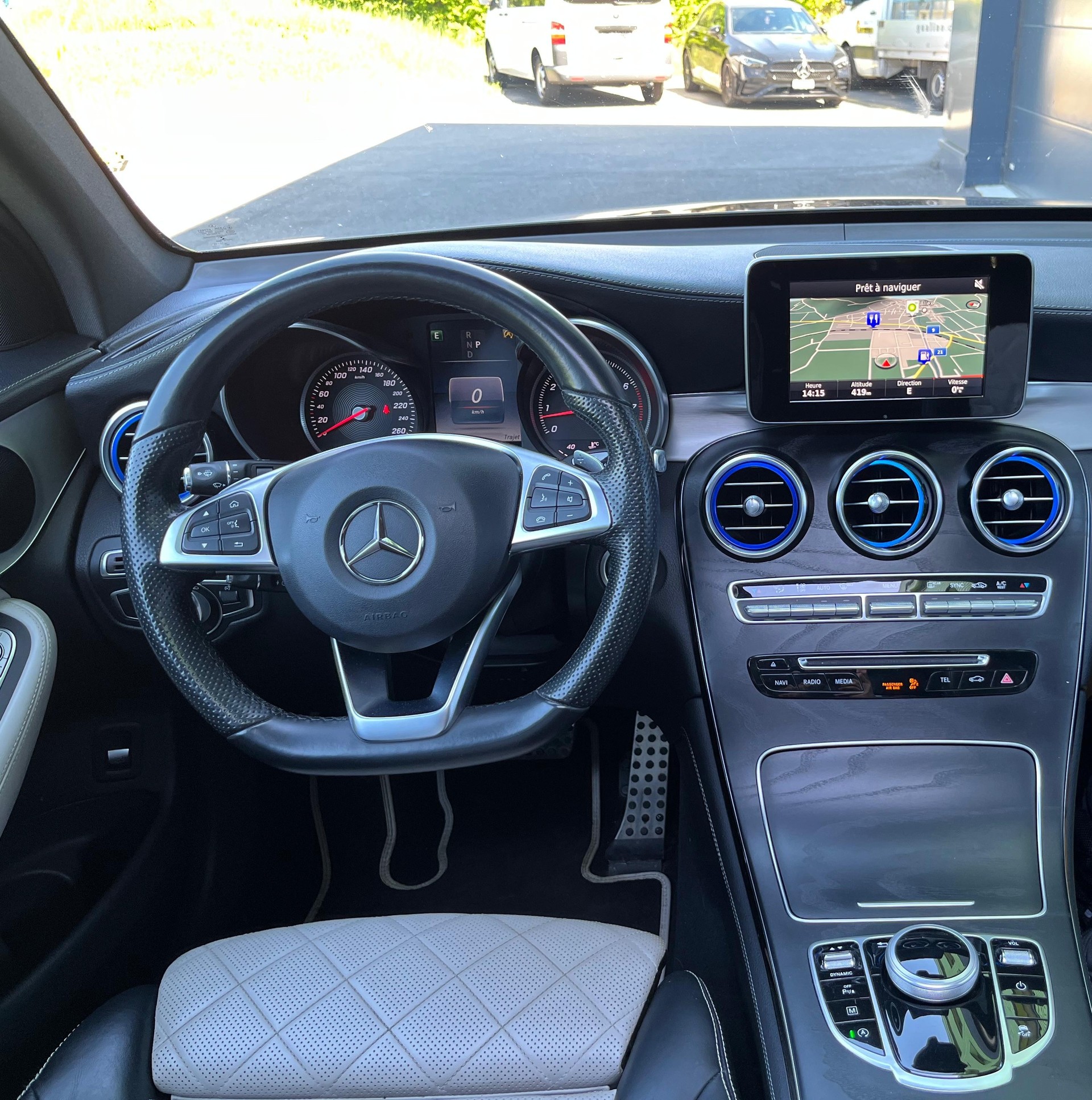 MERCEDES-BENZ GLC 250 AMG Line 4Matic 9G-Tronic-image-16