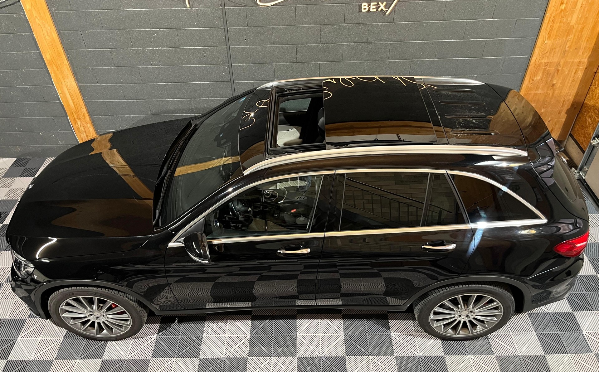 MERCEDES-BENZ GLC 250 AMG Line 4Matic 9G-Tronic-image-8