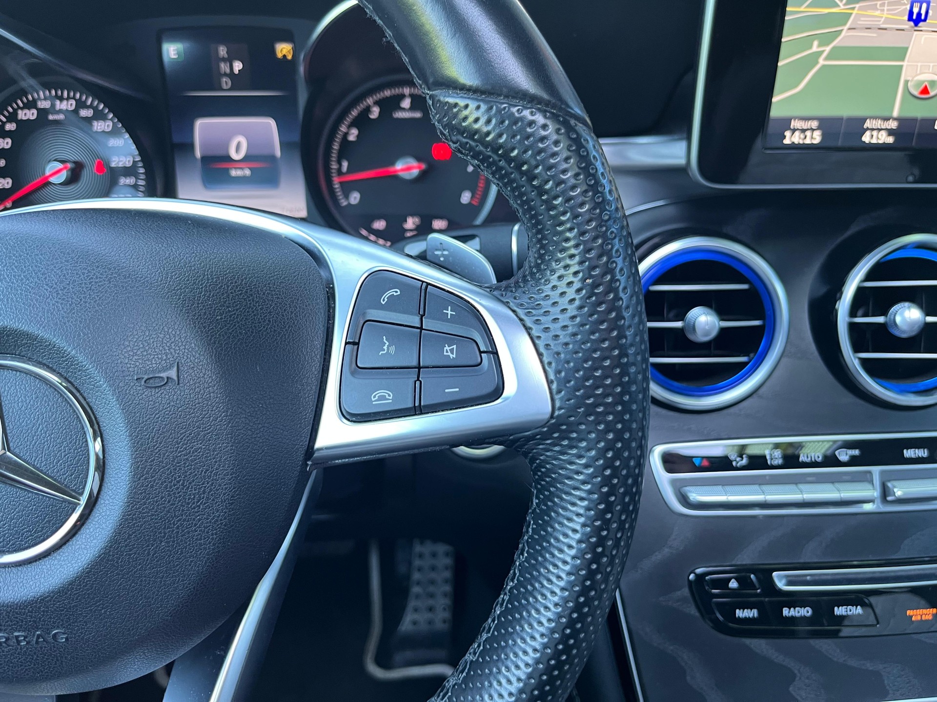MERCEDES-BENZ GLC 250 AMG Line 4Matic 9G-Tronic-image-19