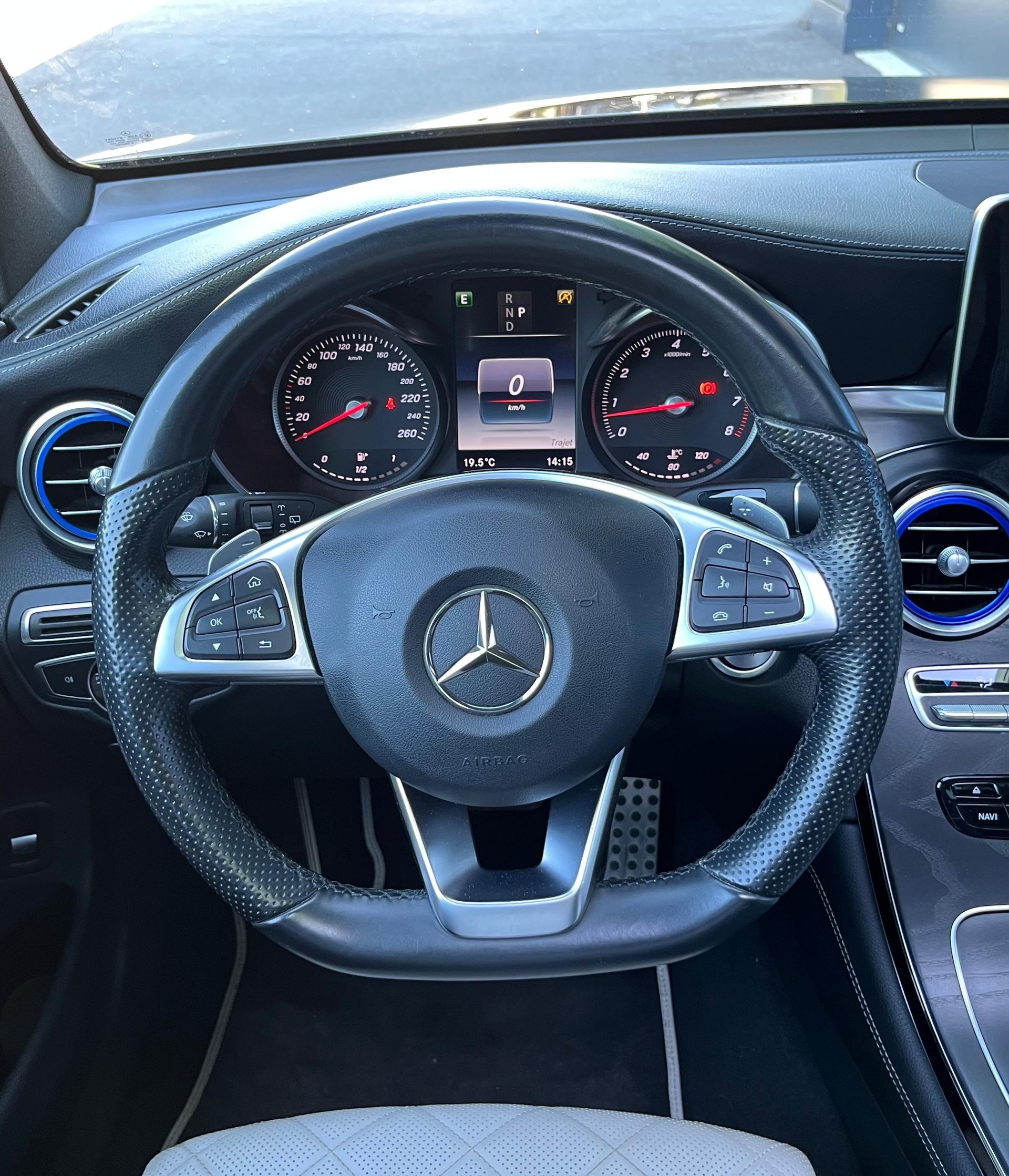 MERCEDES-BENZ GLC 250 AMG Line 4Matic 9G-Tronic-image-17