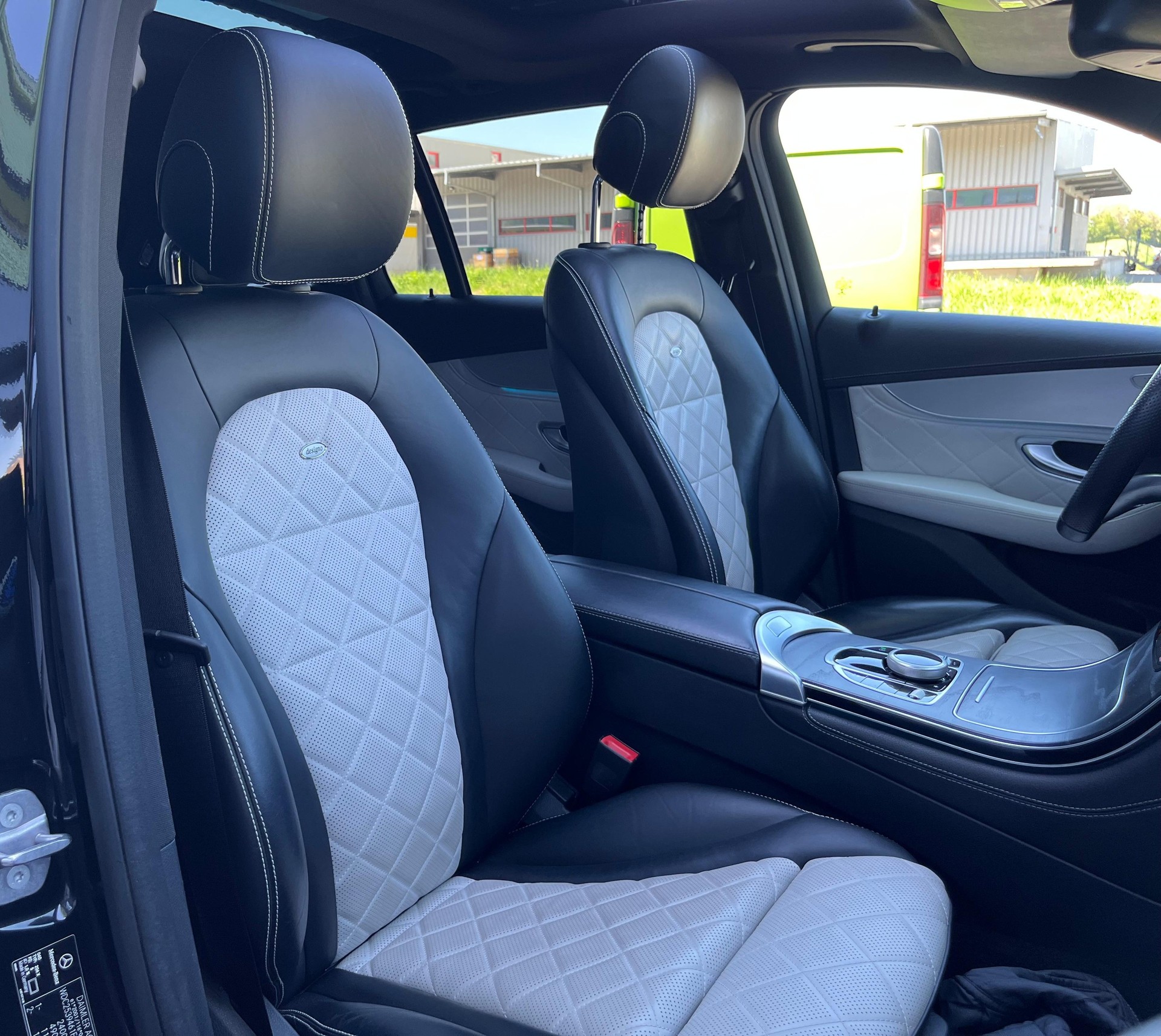 MERCEDES-BENZ GLC 250 AMG Line 4Matic 9G-Tronic-image-21