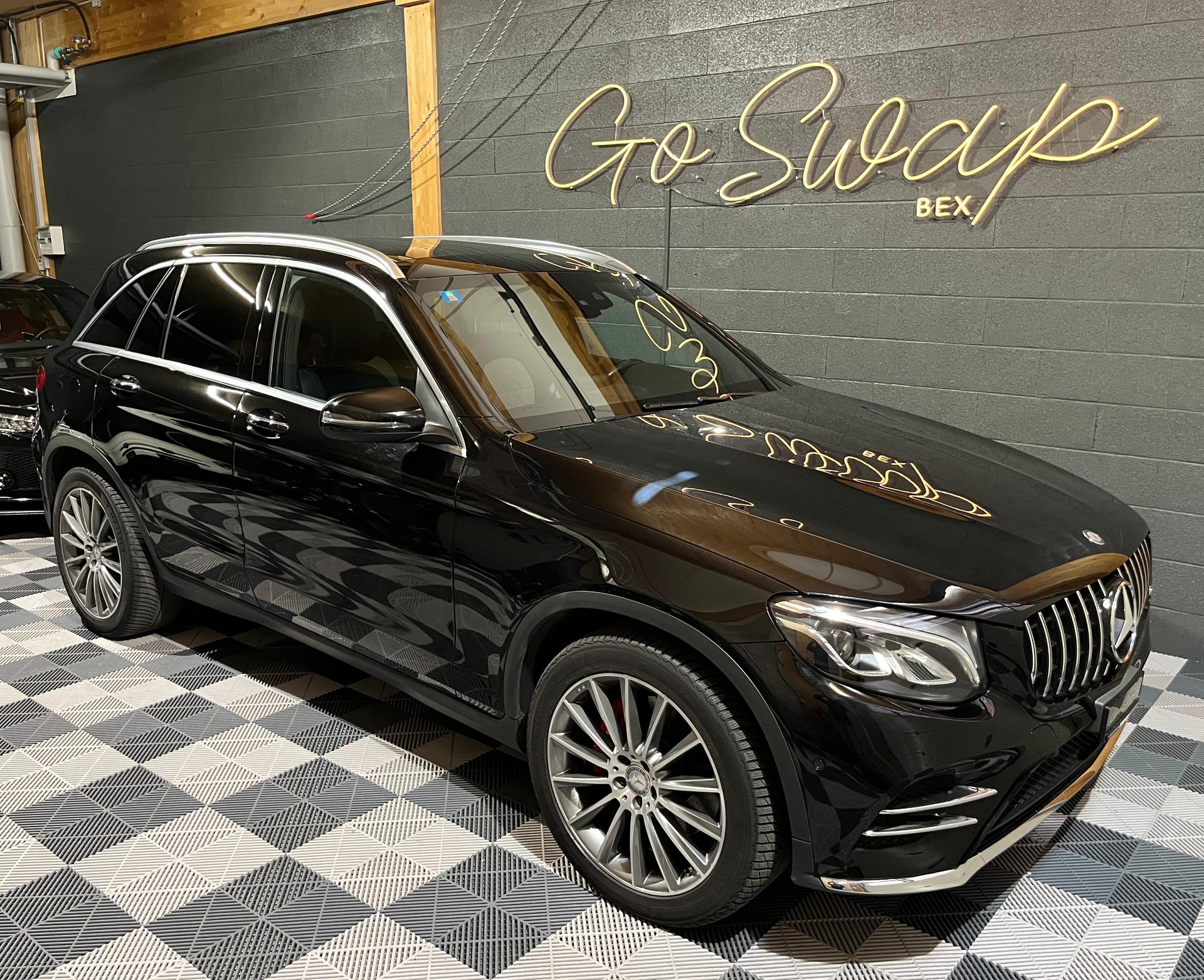 MERCEDES-BENZ GLC 250 AMG Line 4Matic 9G-Tronic-image-0