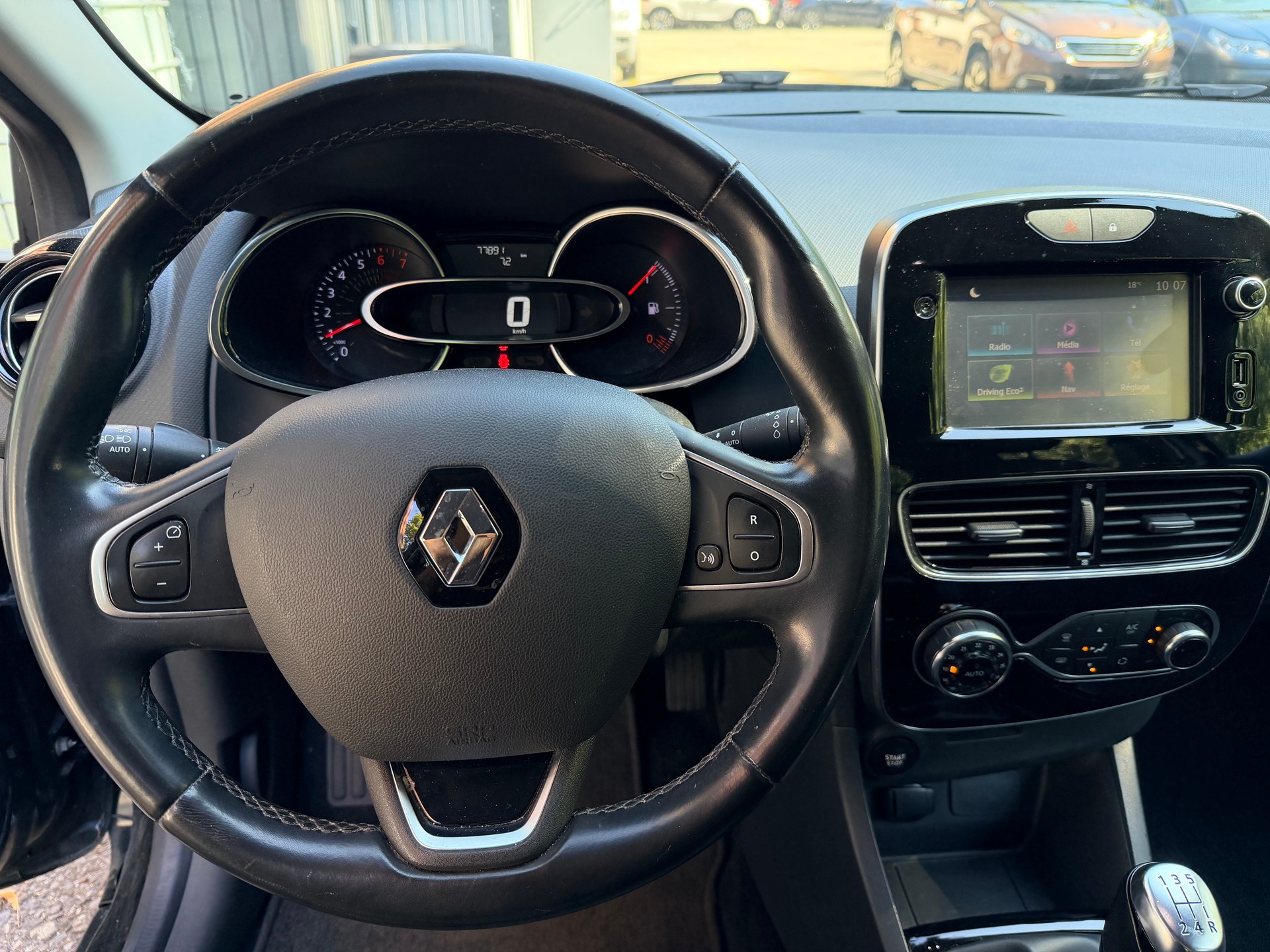 RENAULT Clio 0.9 12V Intens-image-9