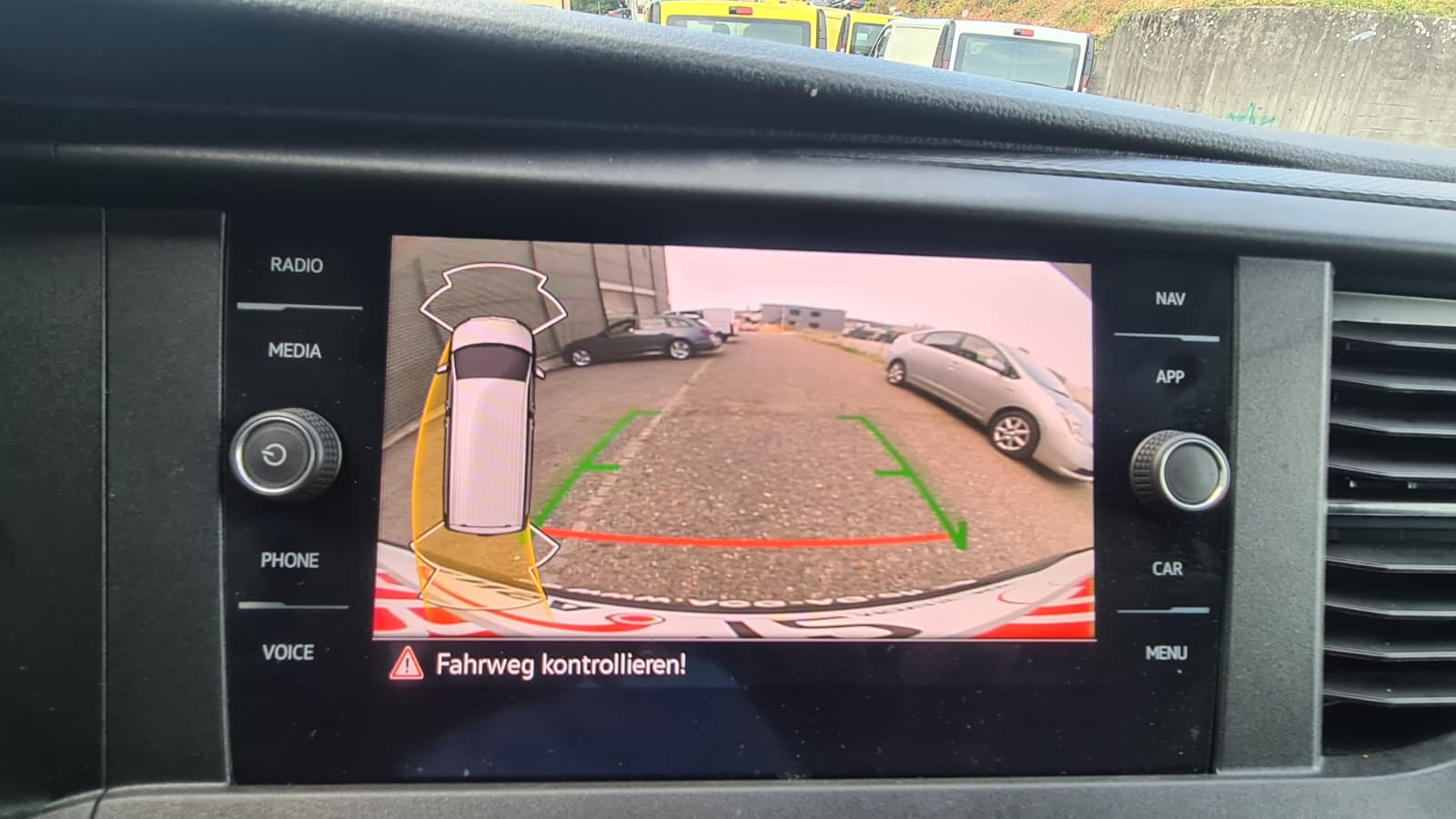 VW T6.1 2.0 TDI ** 3-Plätzer ** Gr-Navi ** RF-Kamera ** PDC V+H ** Tempomat ** Sortimo ** Frisch Ab MFK & Service **-image-16