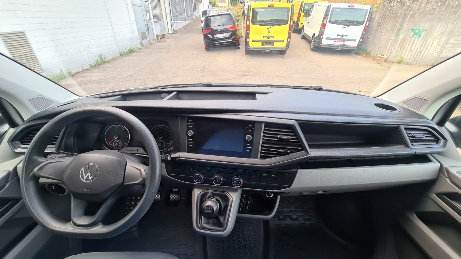 VW T6.1 2.0 TDI ** 3-Plätzer ** Gr-Navi ** RF-Kamera ** PDC V+H ** Tempomat ** Sortimo ** Frisch Ab MFK & Service **-image-18