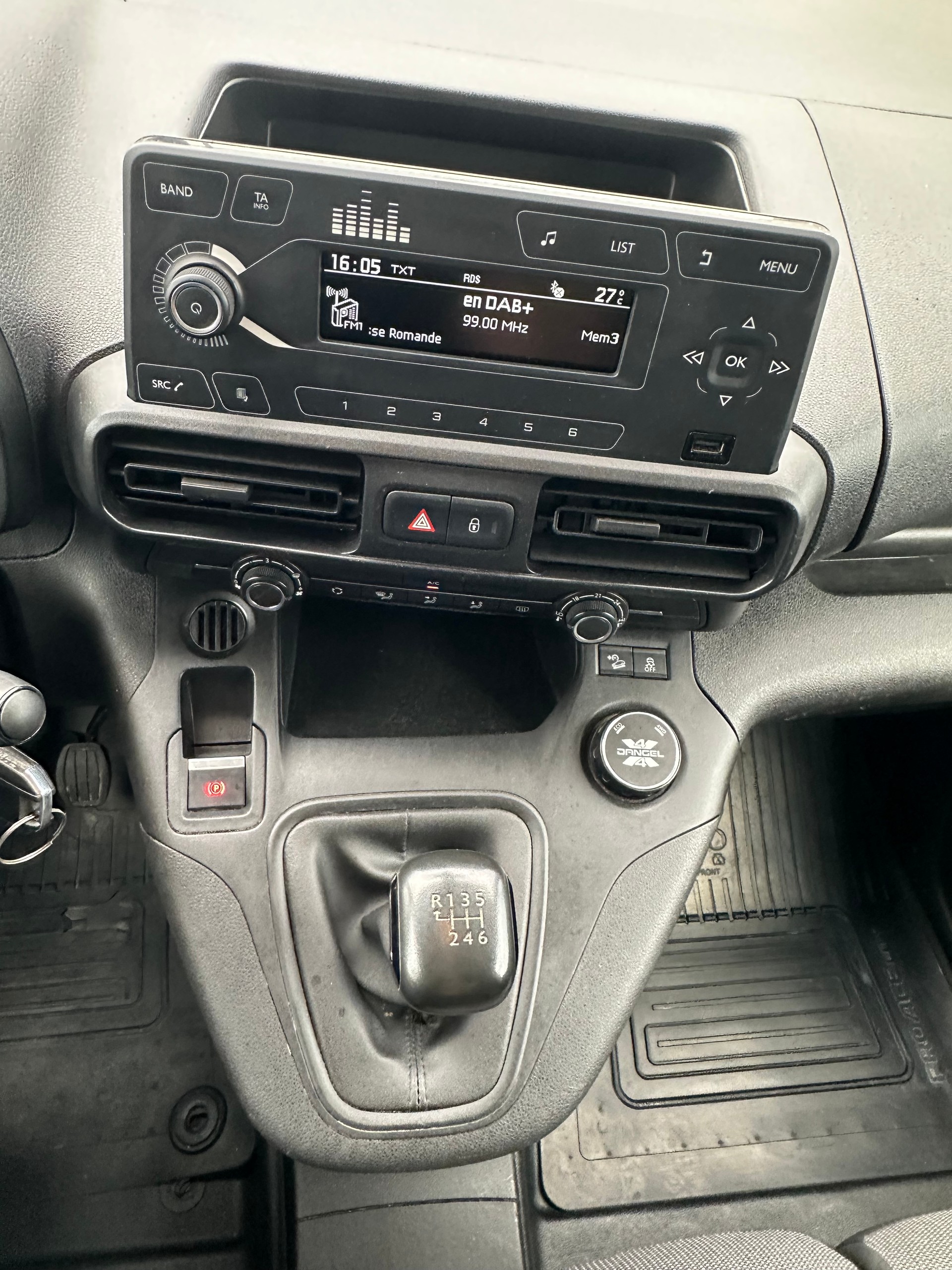 TOYOTA Proace City Van 1.5D Active Long 4x4-image-9