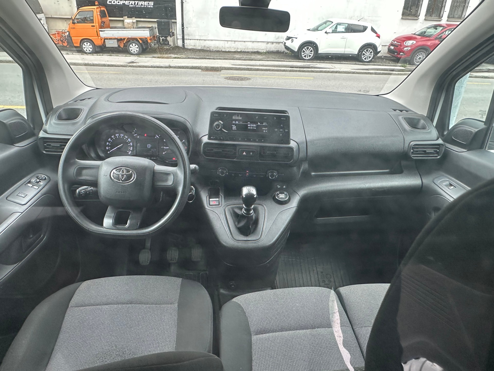 TOYOTA Proace City Van 1.5D Active Long 4x4-image-6