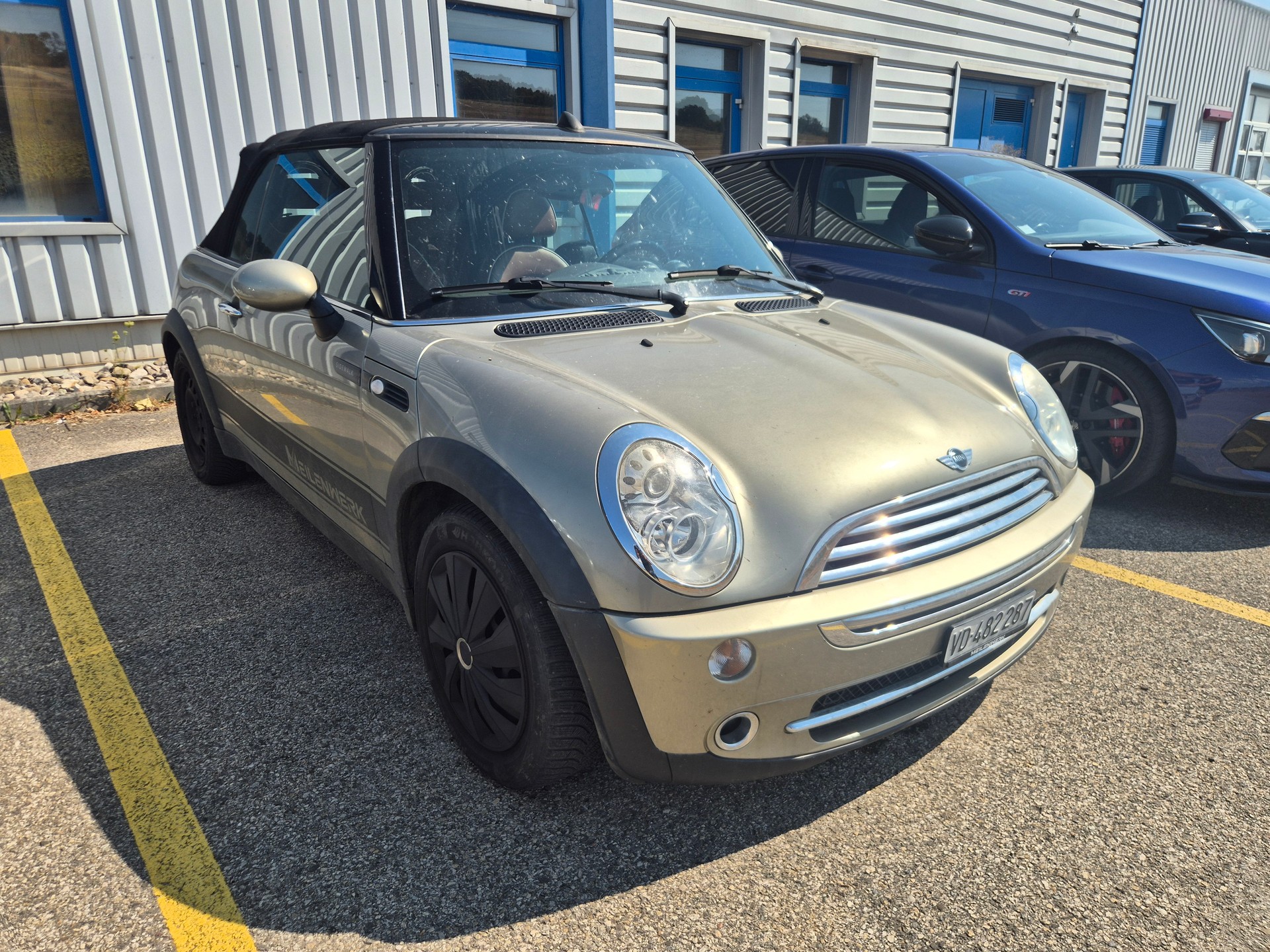 MINI Cooper Cabriolet-image-1