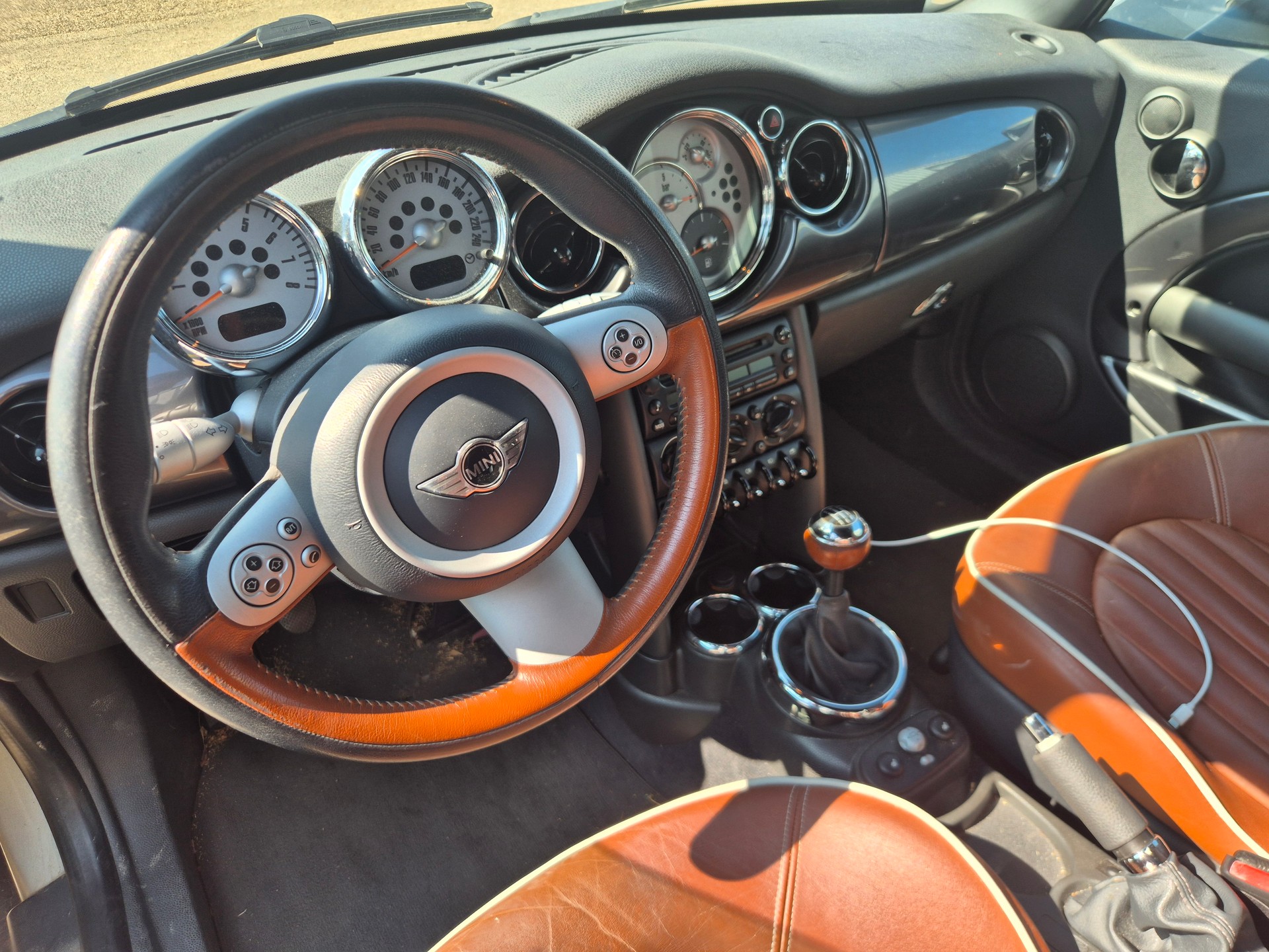 MINI Cooper Cabriolet-image-6