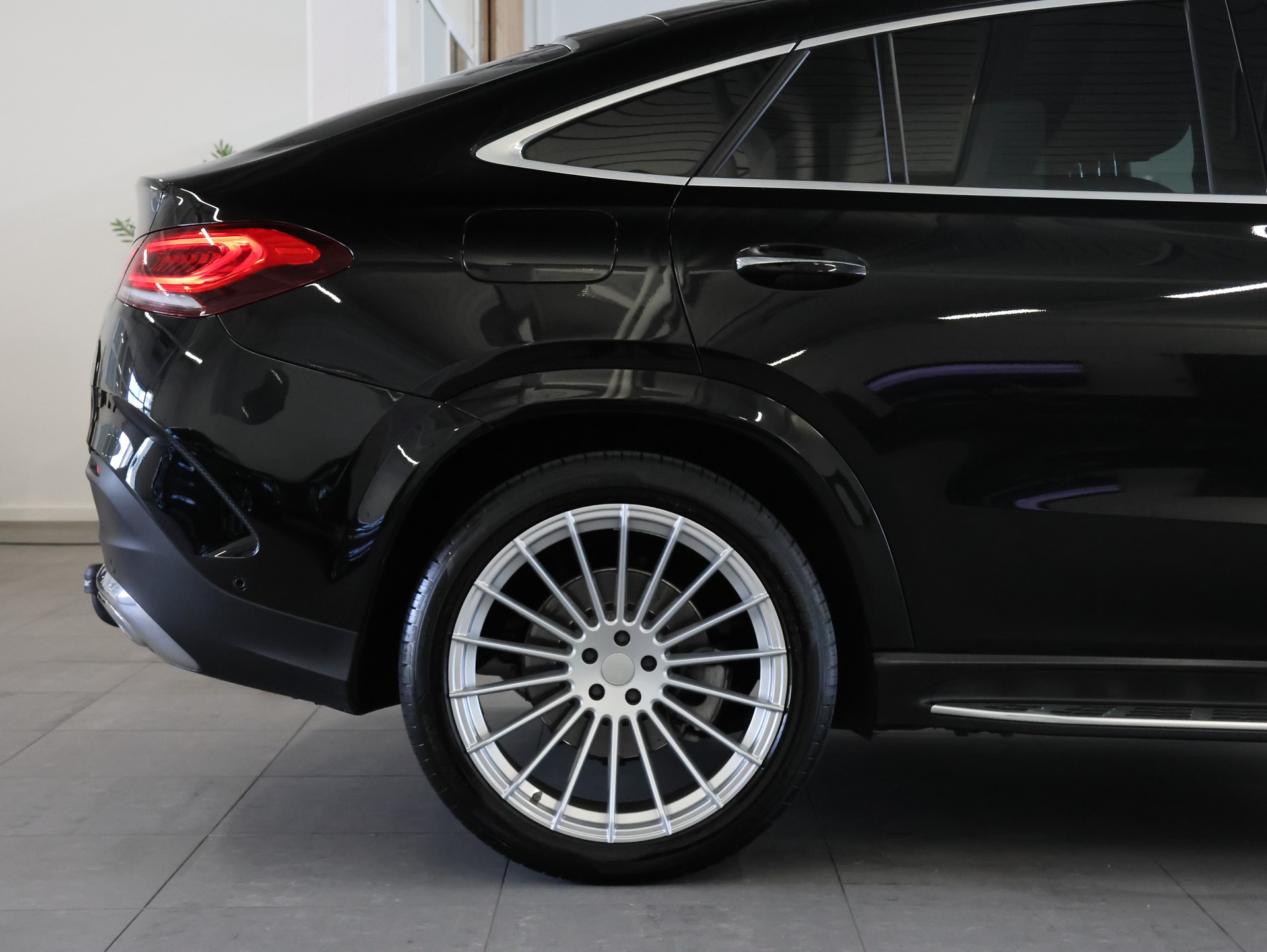 MERCEDES-BENZ GLE Coupé 400 d 4Matic 9G-Tronic *Burmester* *Panoramadach* *360 Kamera*-image-6