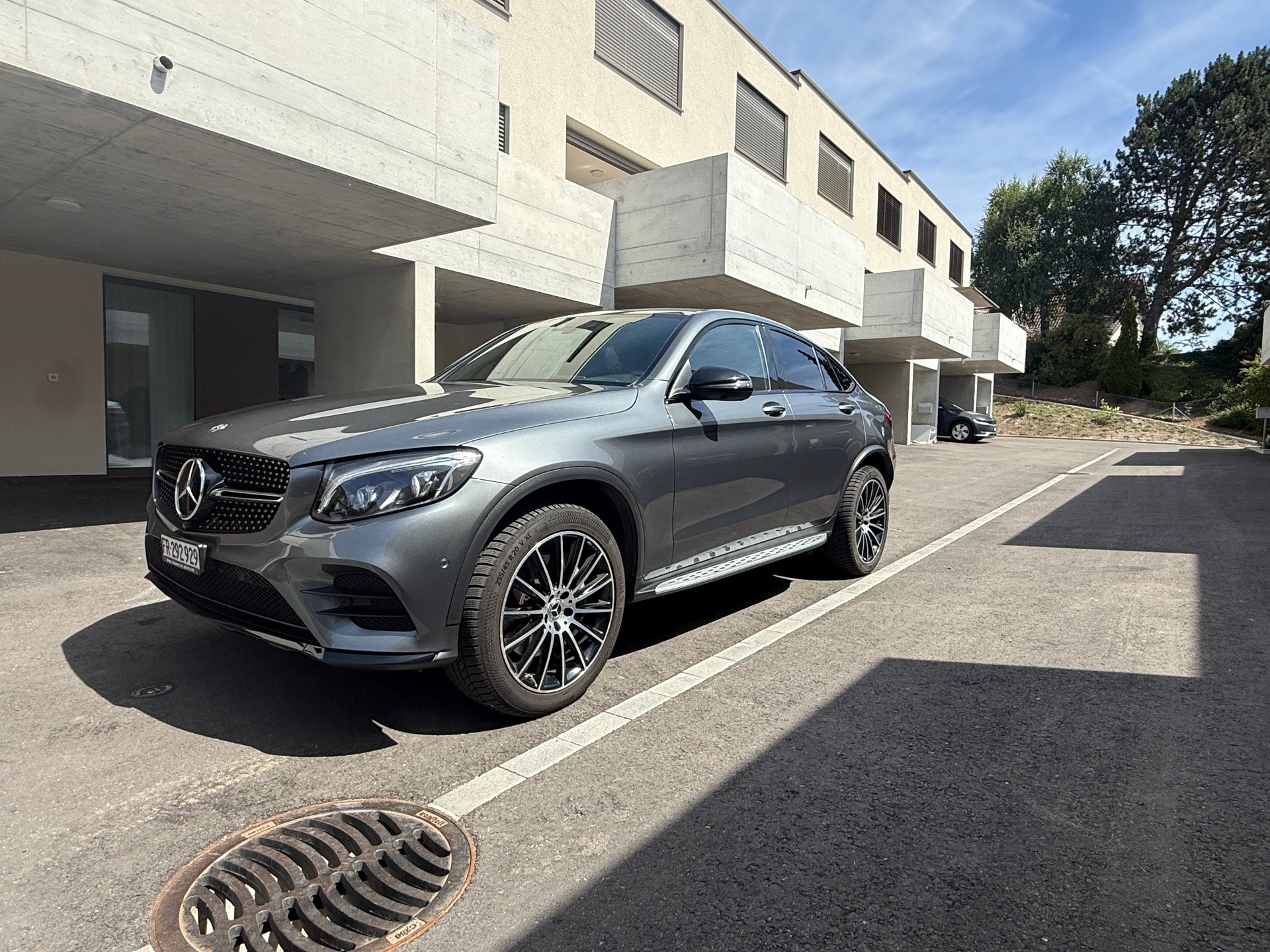 MERCEDES-BENZ GLC 350 e AMG Line 4m-image-1