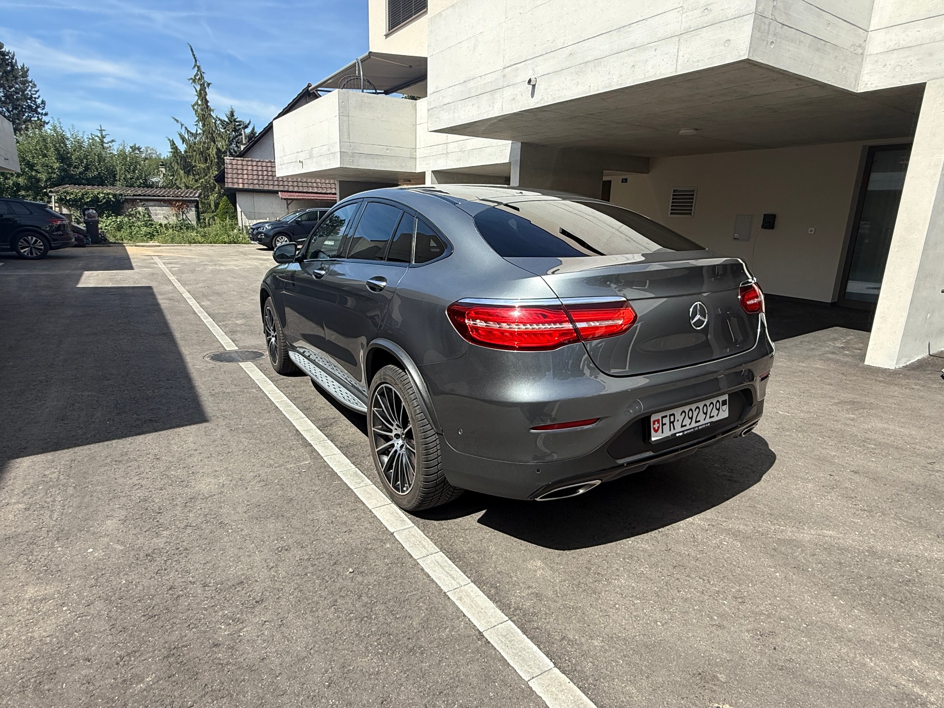 MERCEDES-BENZ GLC 350 e AMG Line 4m-image-2