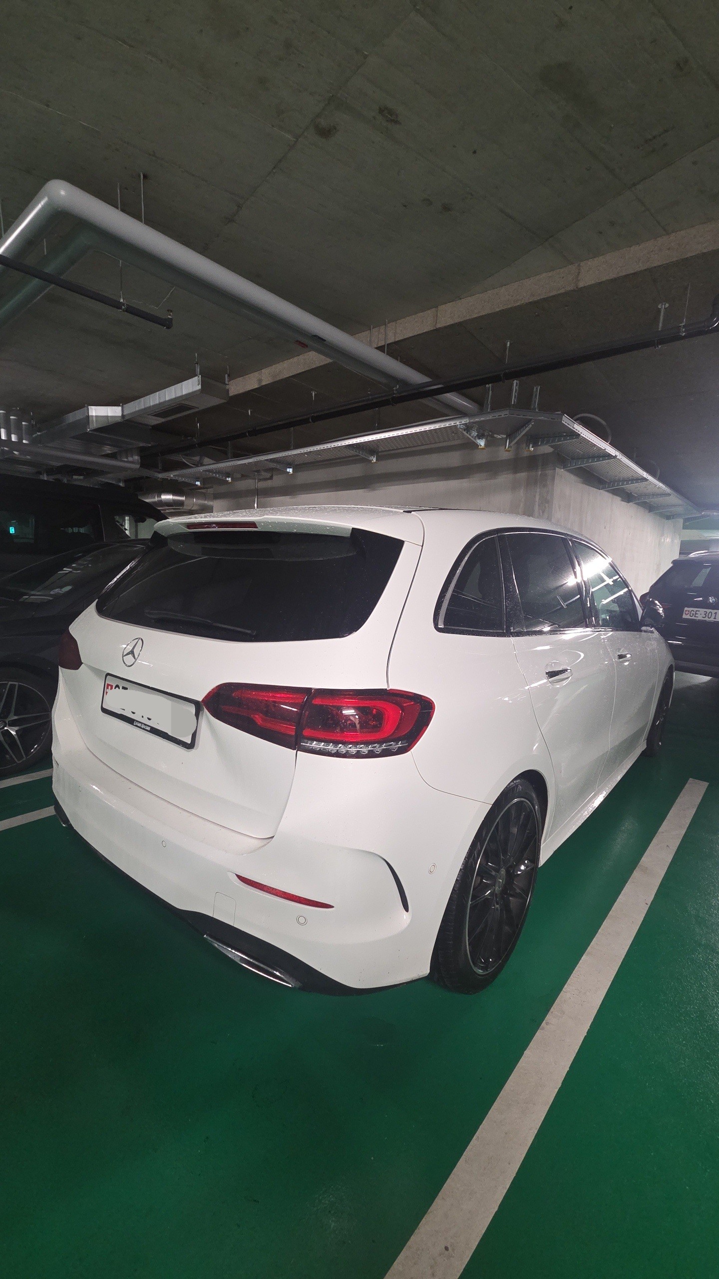 MERCEDES-BENZ B 220 d AMG Line-image-3