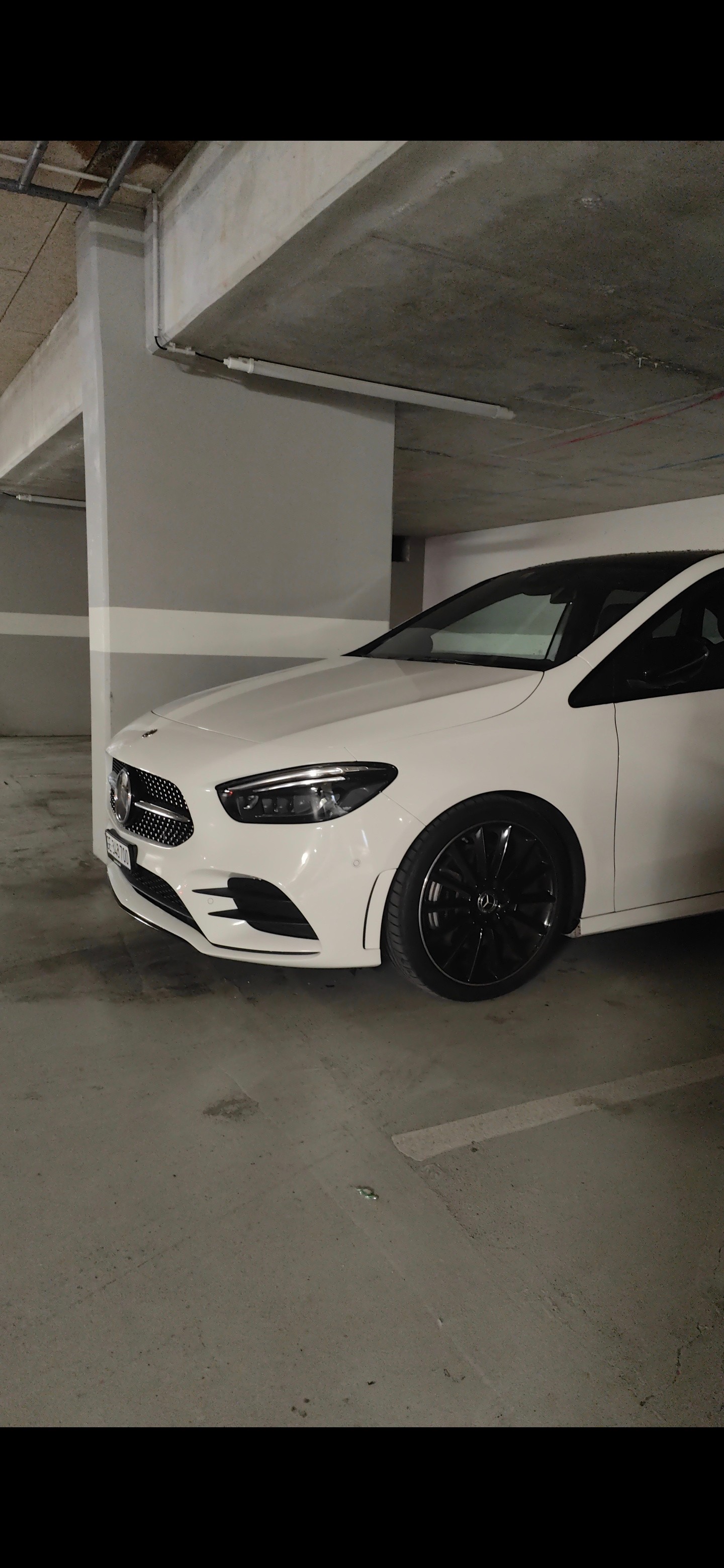 MERCEDES-BENZ B 220 d AMG Line-image-1