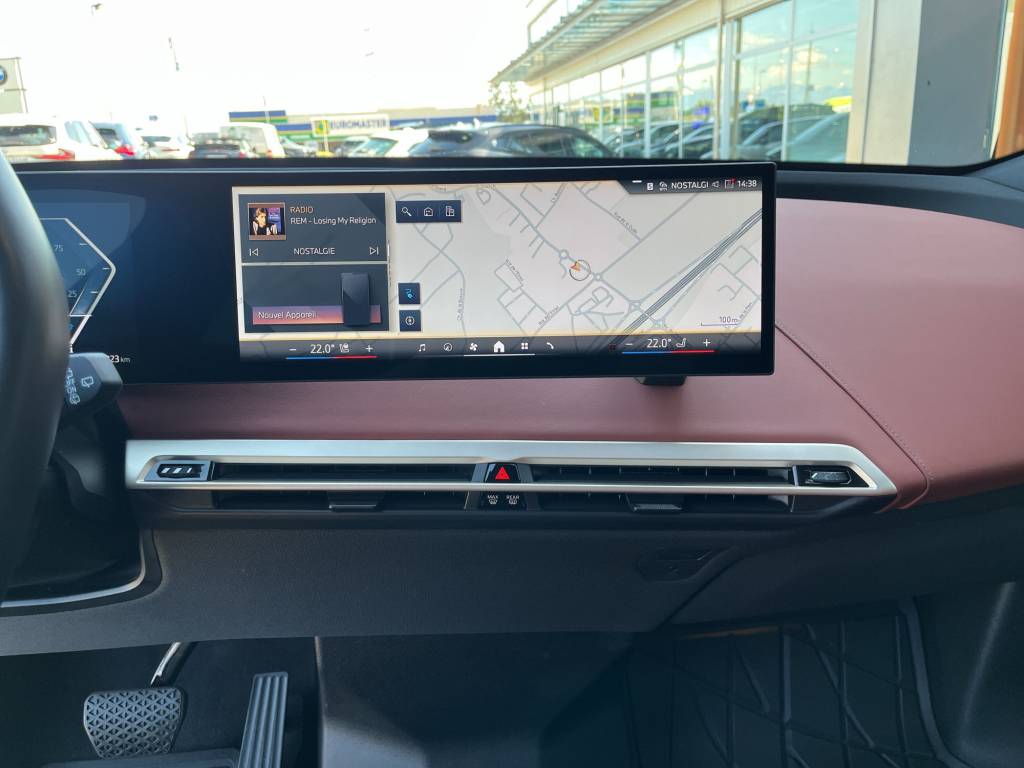 BMW iX xDrive50-image-11