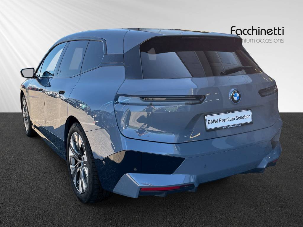BMW iX xDrive50-image-3