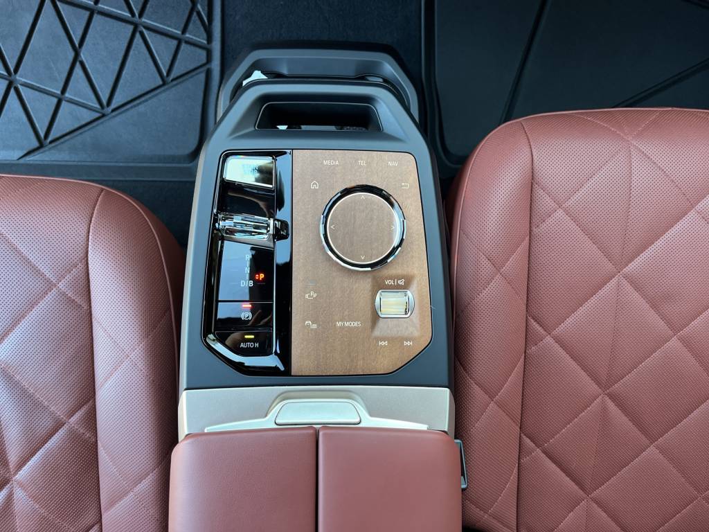 BMW iX xDrive50-image-13